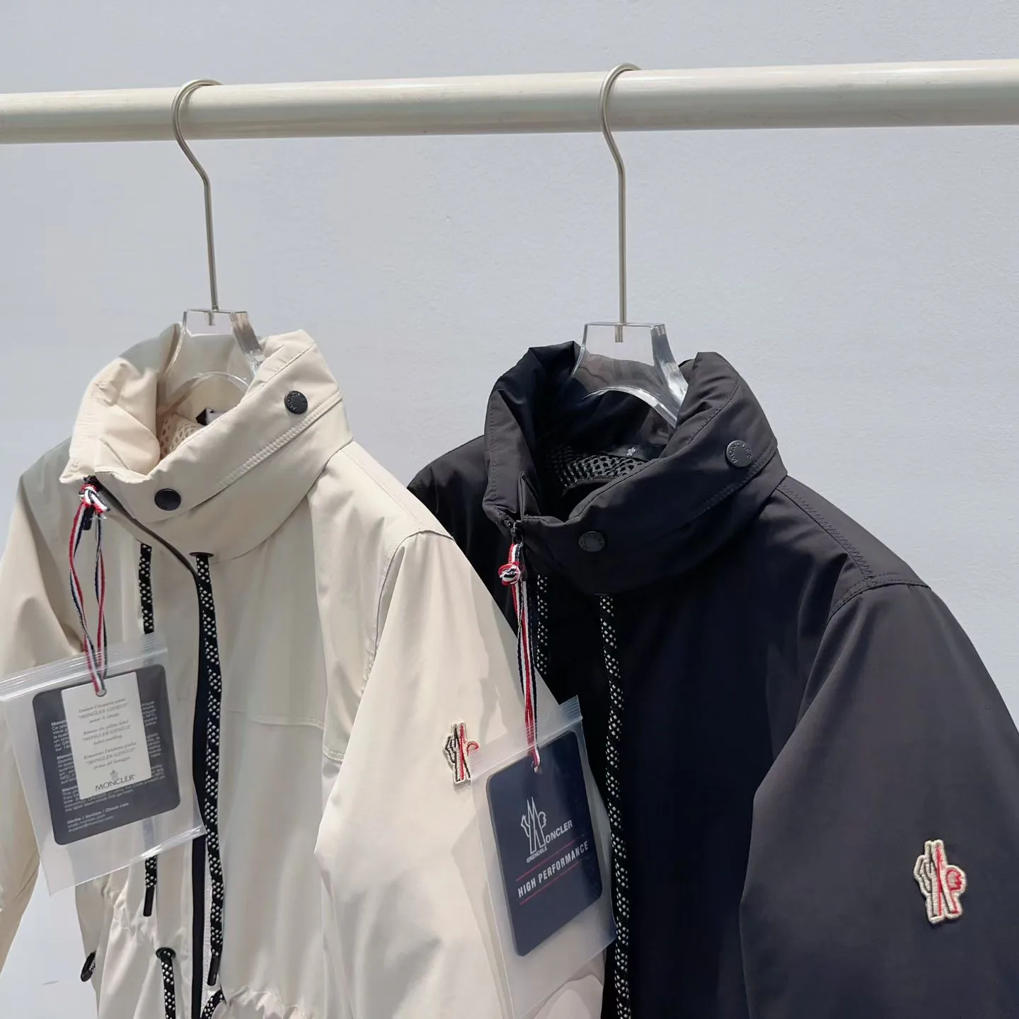 Women's Jackets And Down Jackets MONCLER 18374113