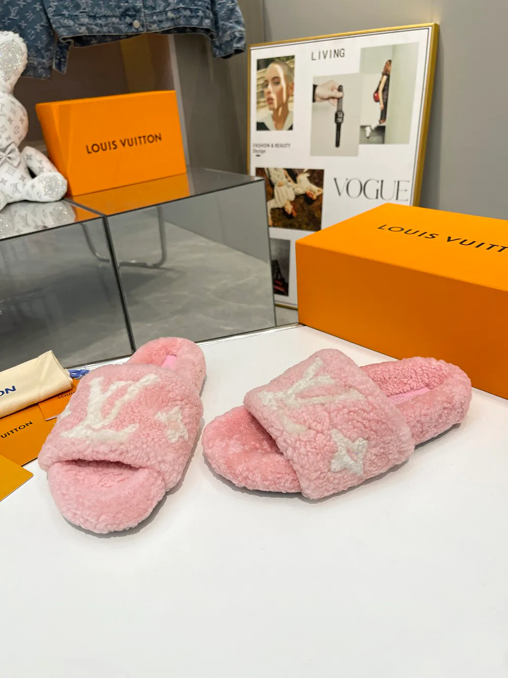 Women's Slippers LOUIS VUITTON 18366837