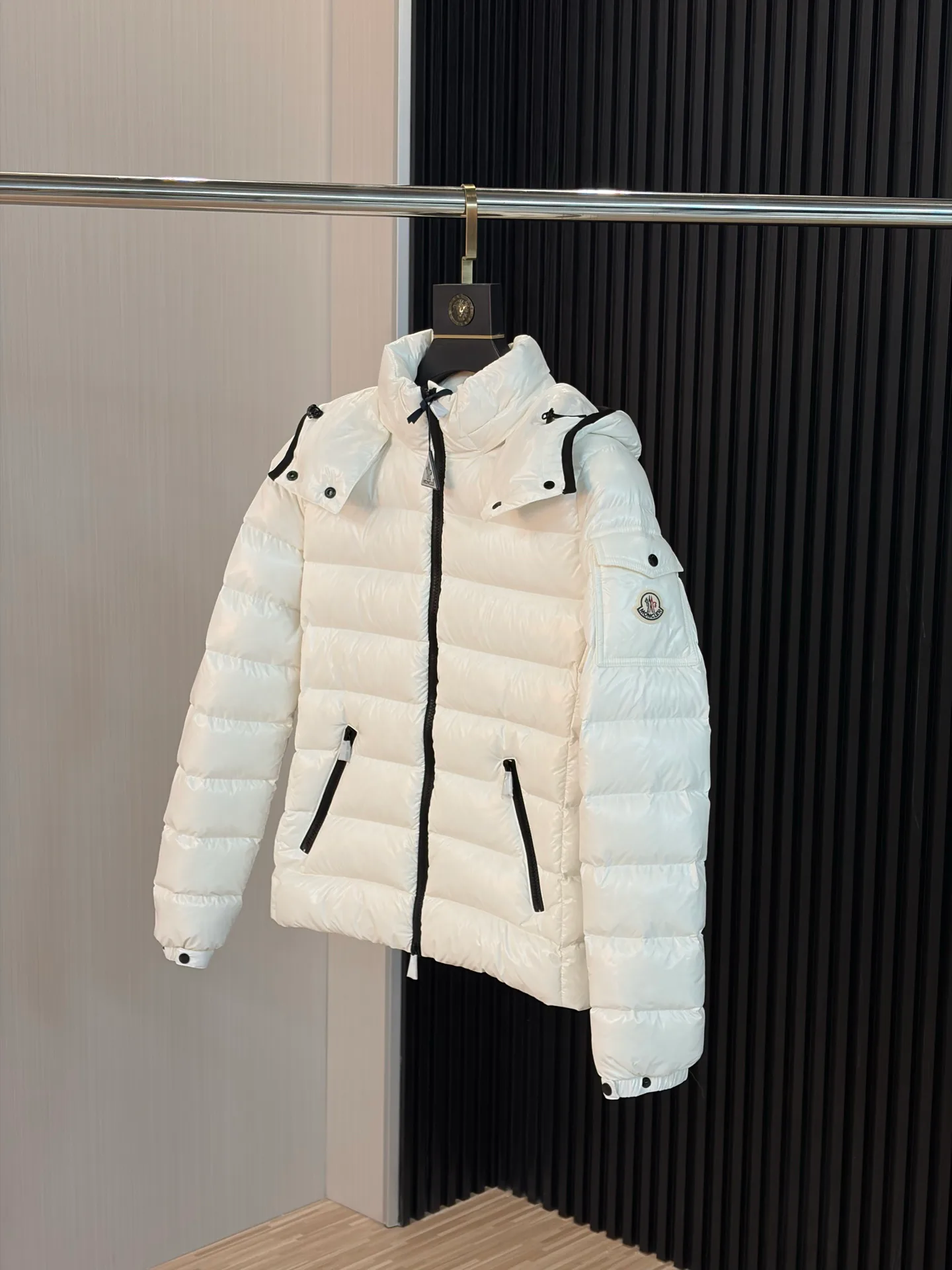 Women's Jackets And Down Jackets MONCLER 17927268