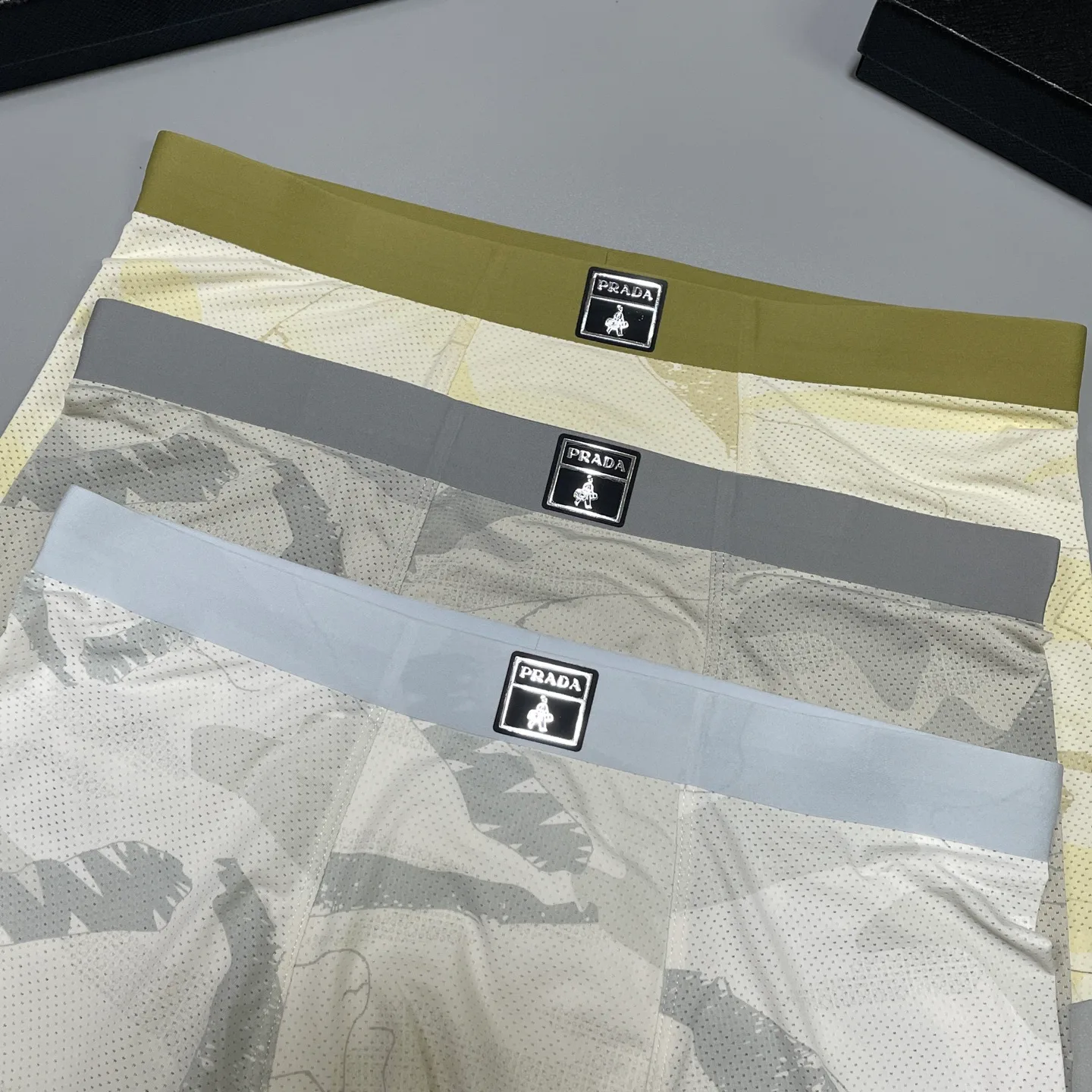 Men's Shorts PRADA 18097527