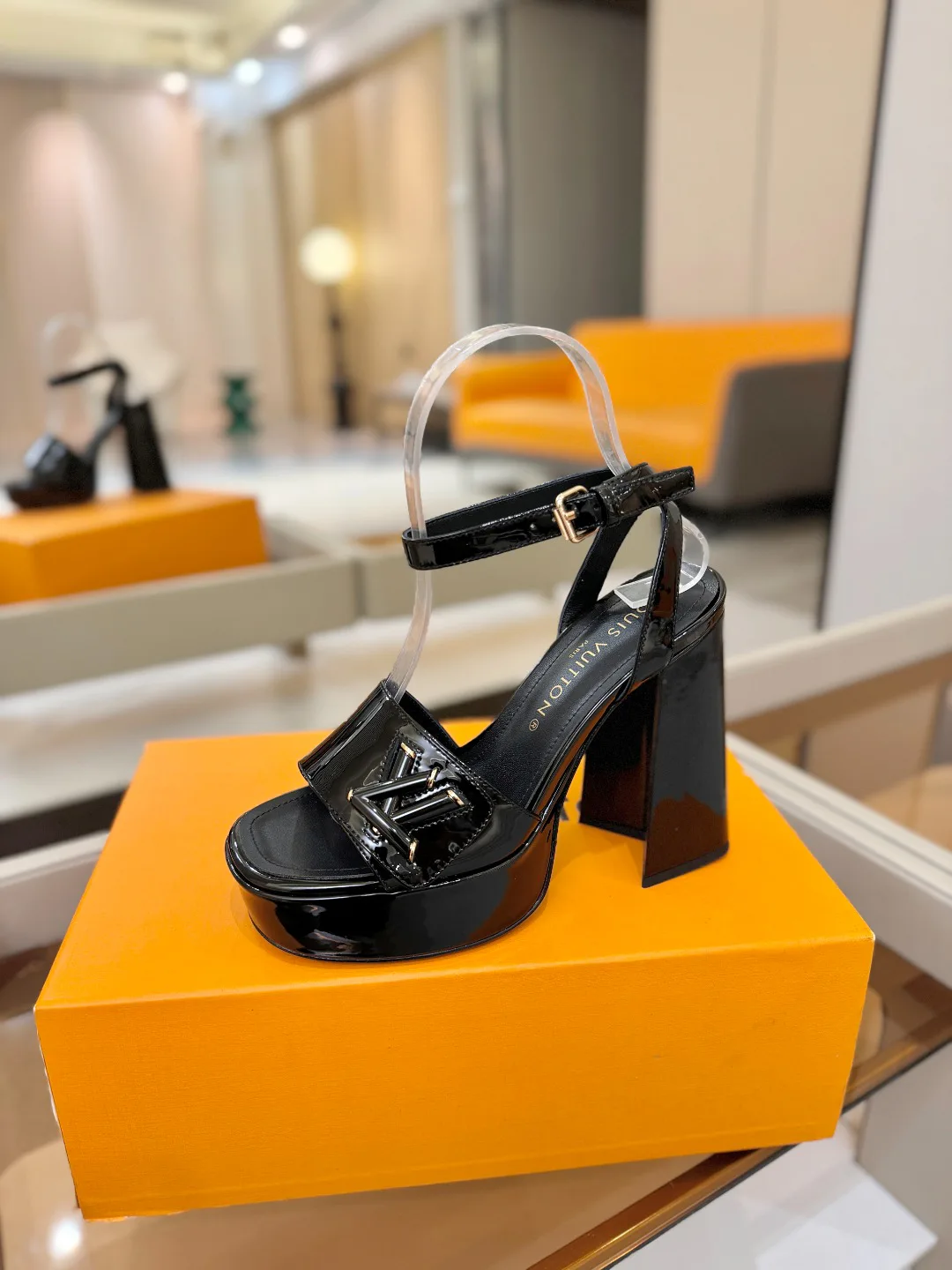 Women's Open-Toe Sandals LOUIS VUITTON 17946851