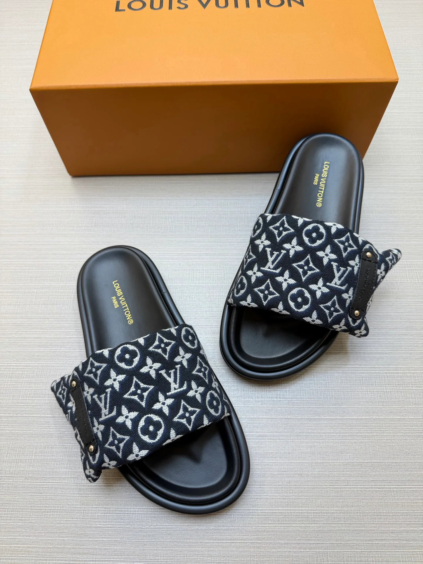Women's Flip-Flops LOUIS VUITTON 18011826