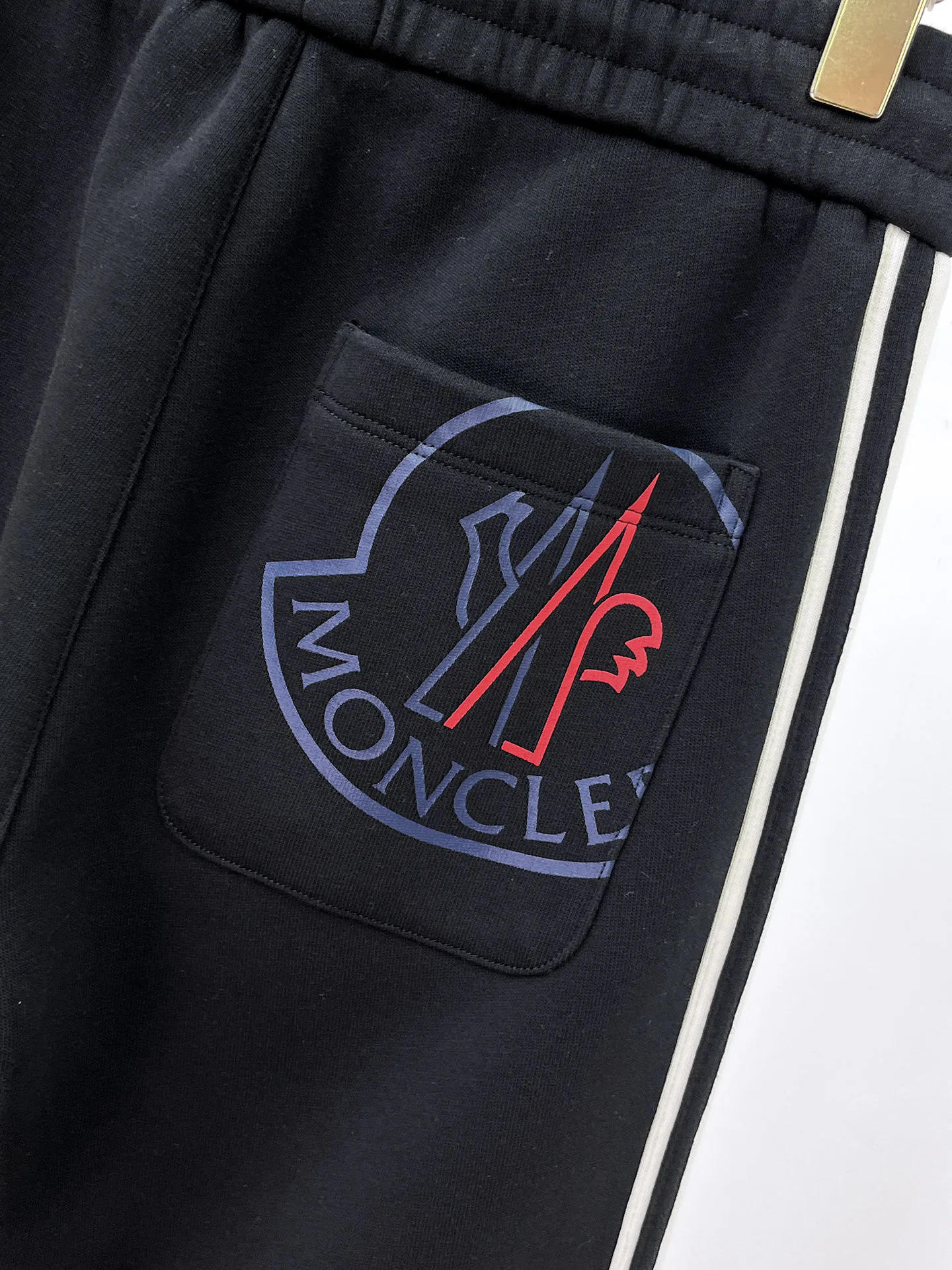Men's Trousers MONCLER 18399417