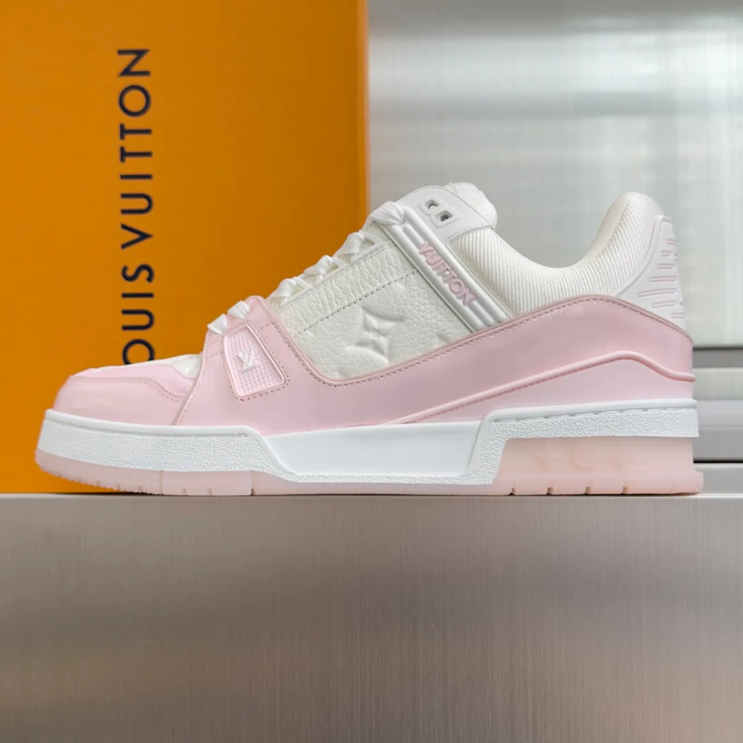 Women's Sneakers LOUIS VUITTON 17483692