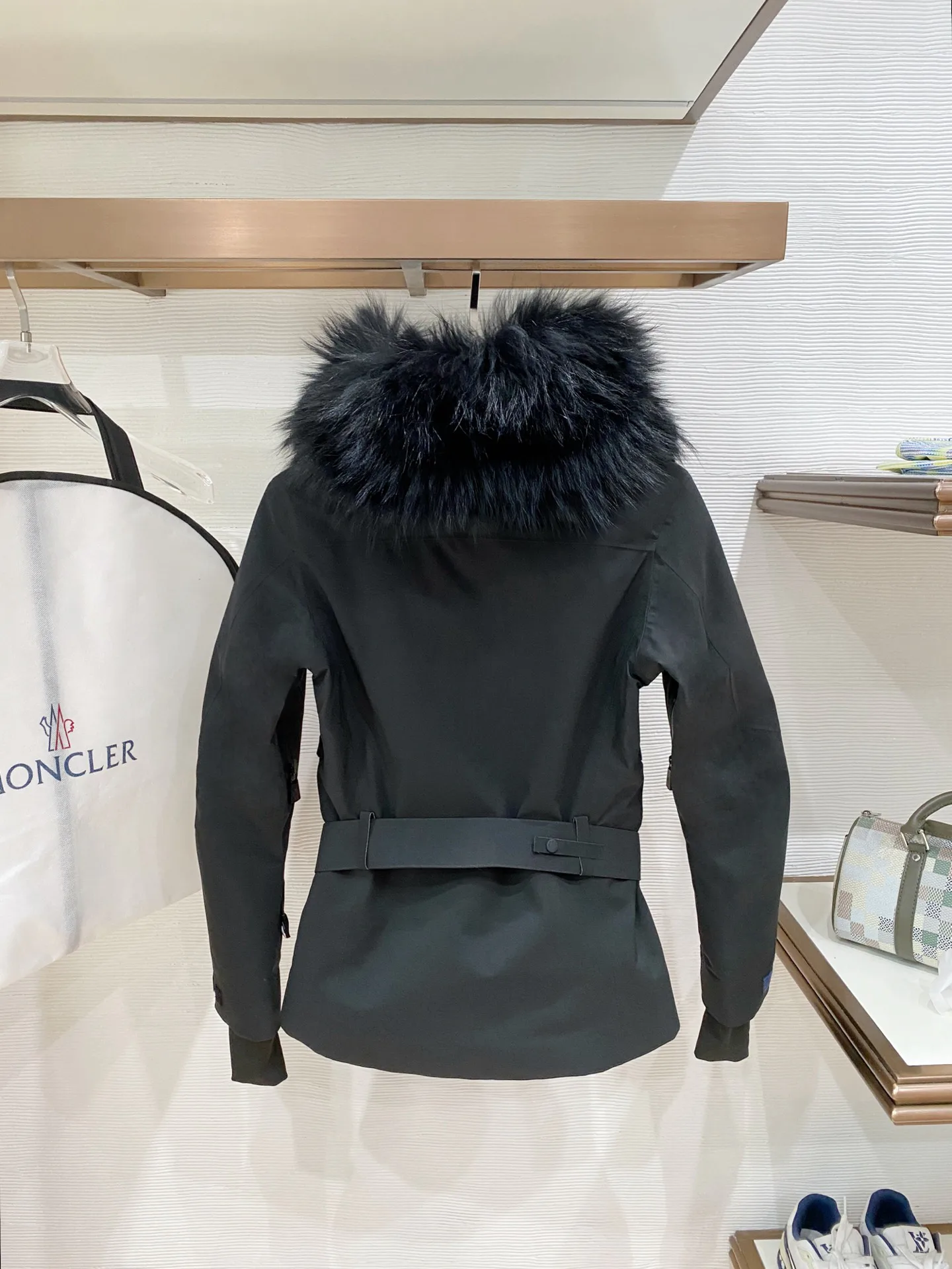 Women's Jackets And Down Jackets MONCLER 17717054