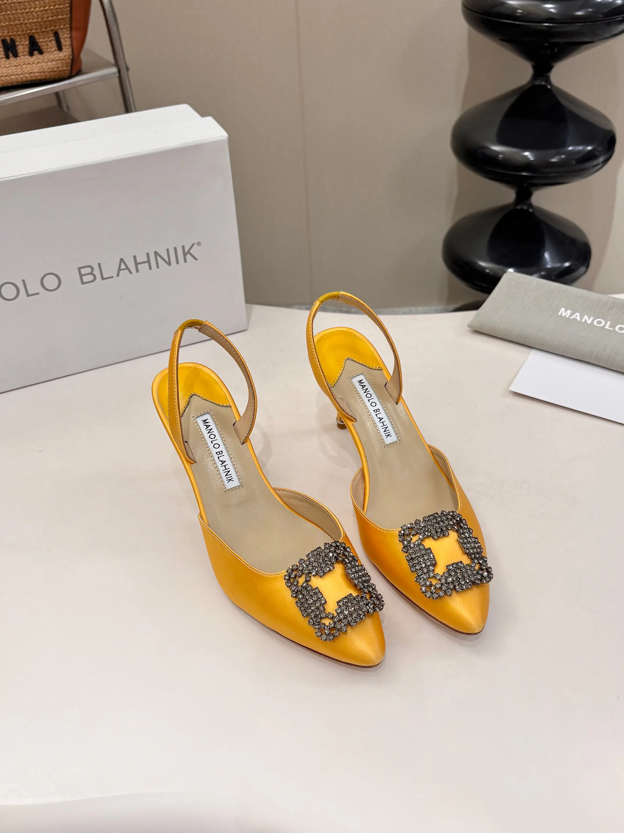 Women's Heels MANOLO BLAHNIK 17163300
