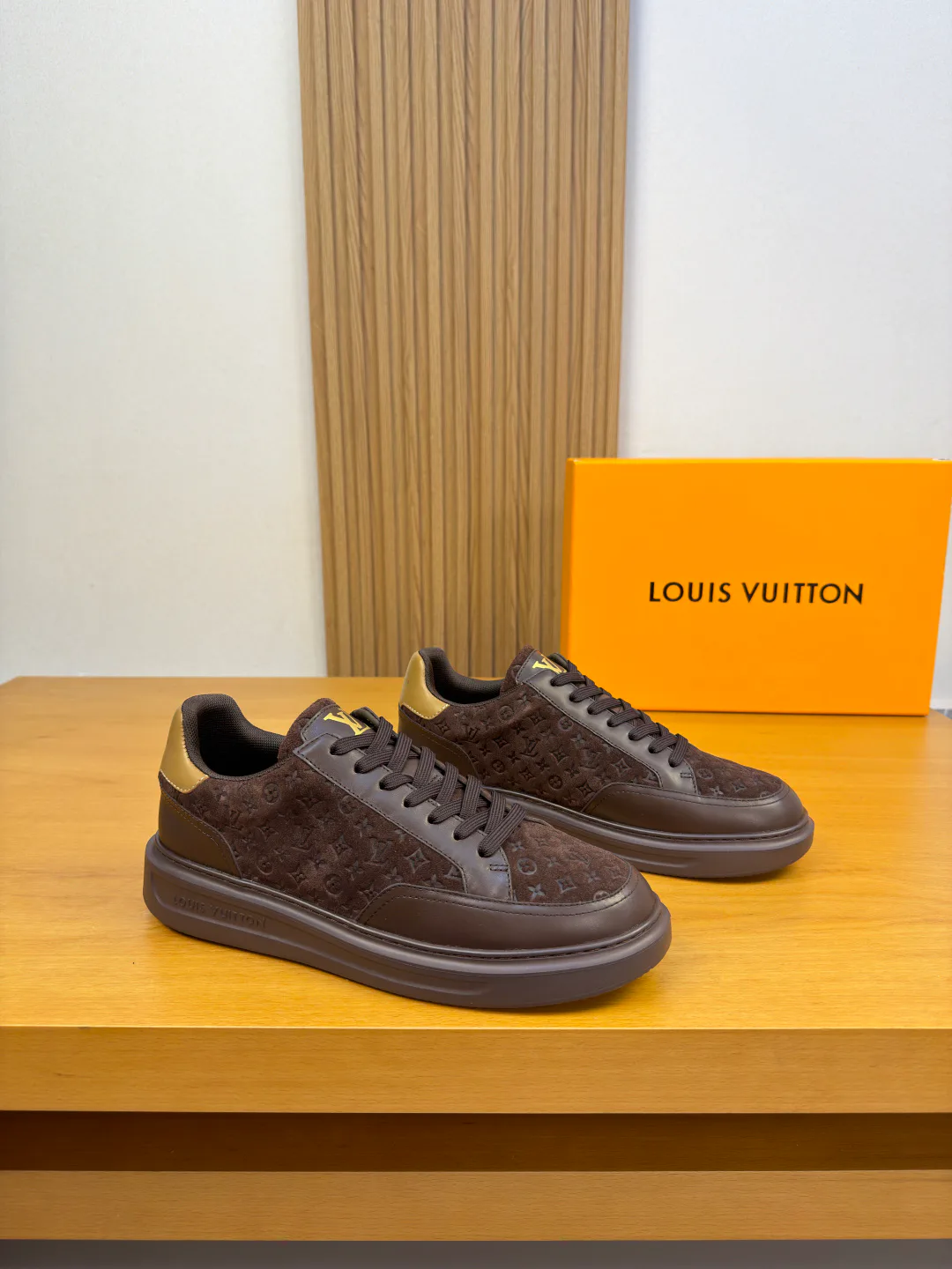Women's Sneakers LOUIS VUITTON 17765802