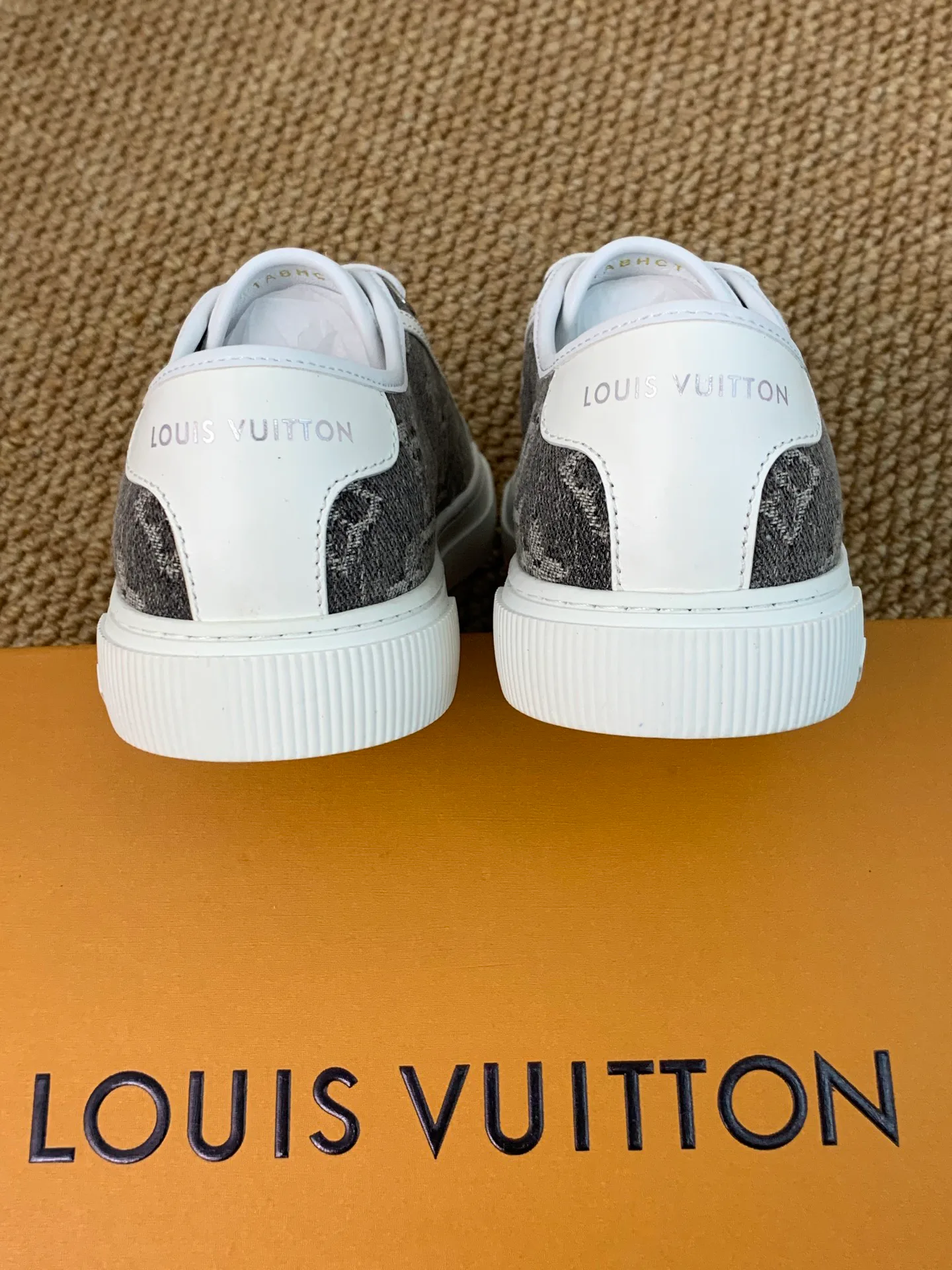 Women's Sneakers LOUIS VUITTON 17545204