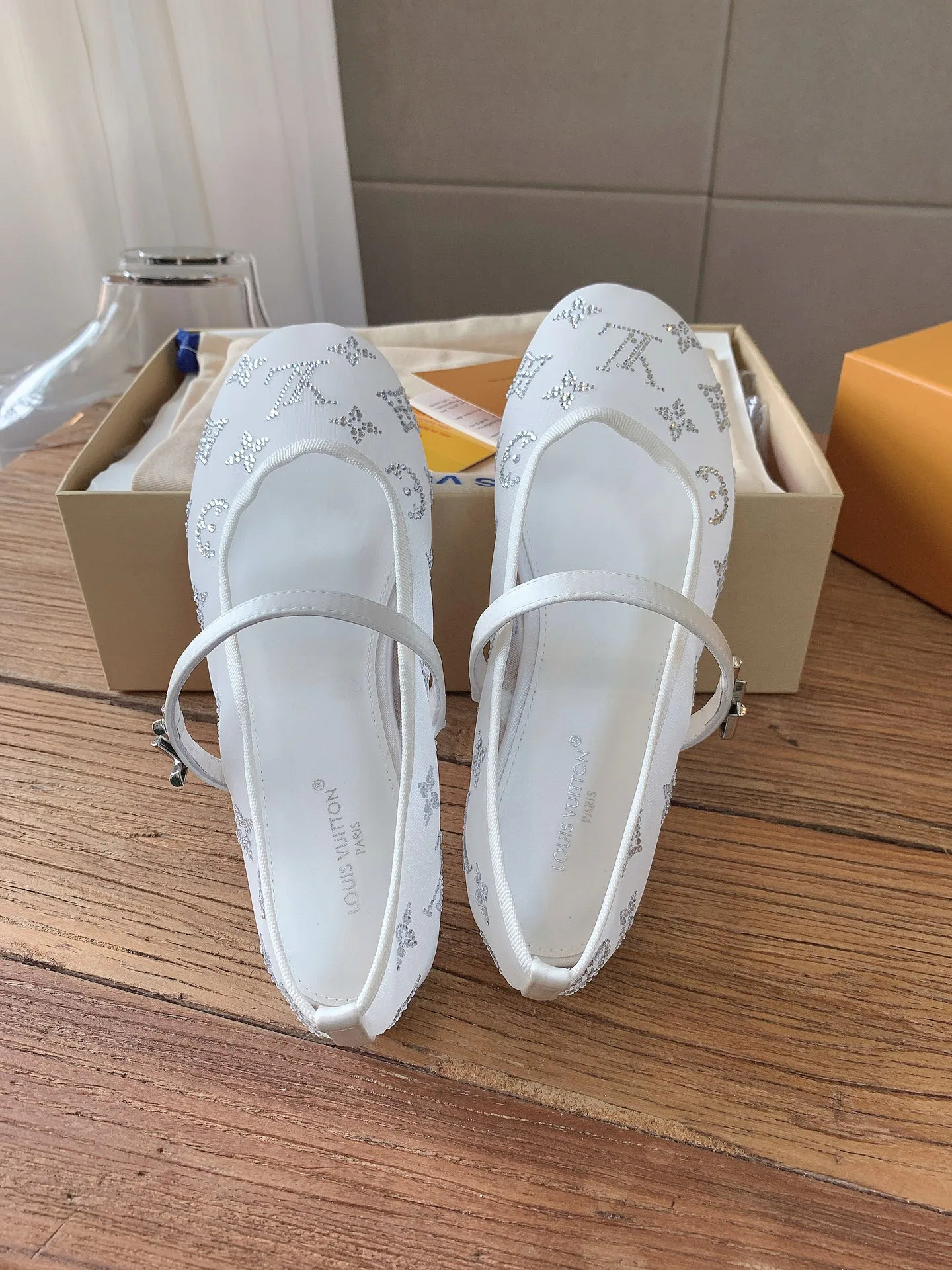Women's Ballet Flats LOUIS VUITTON 18365398