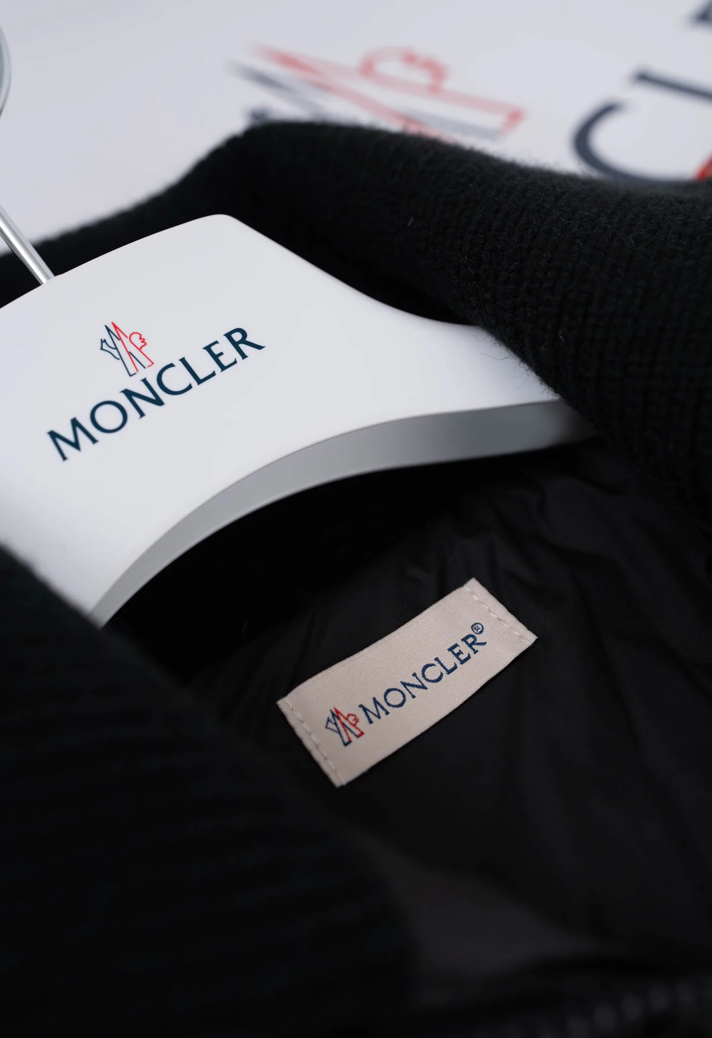 Women's Jackets And Down Jackets MONCLER 17844180