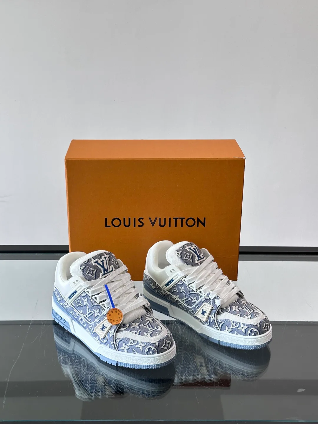 Men's Sneakers LOUIS VUITTON 17588571
