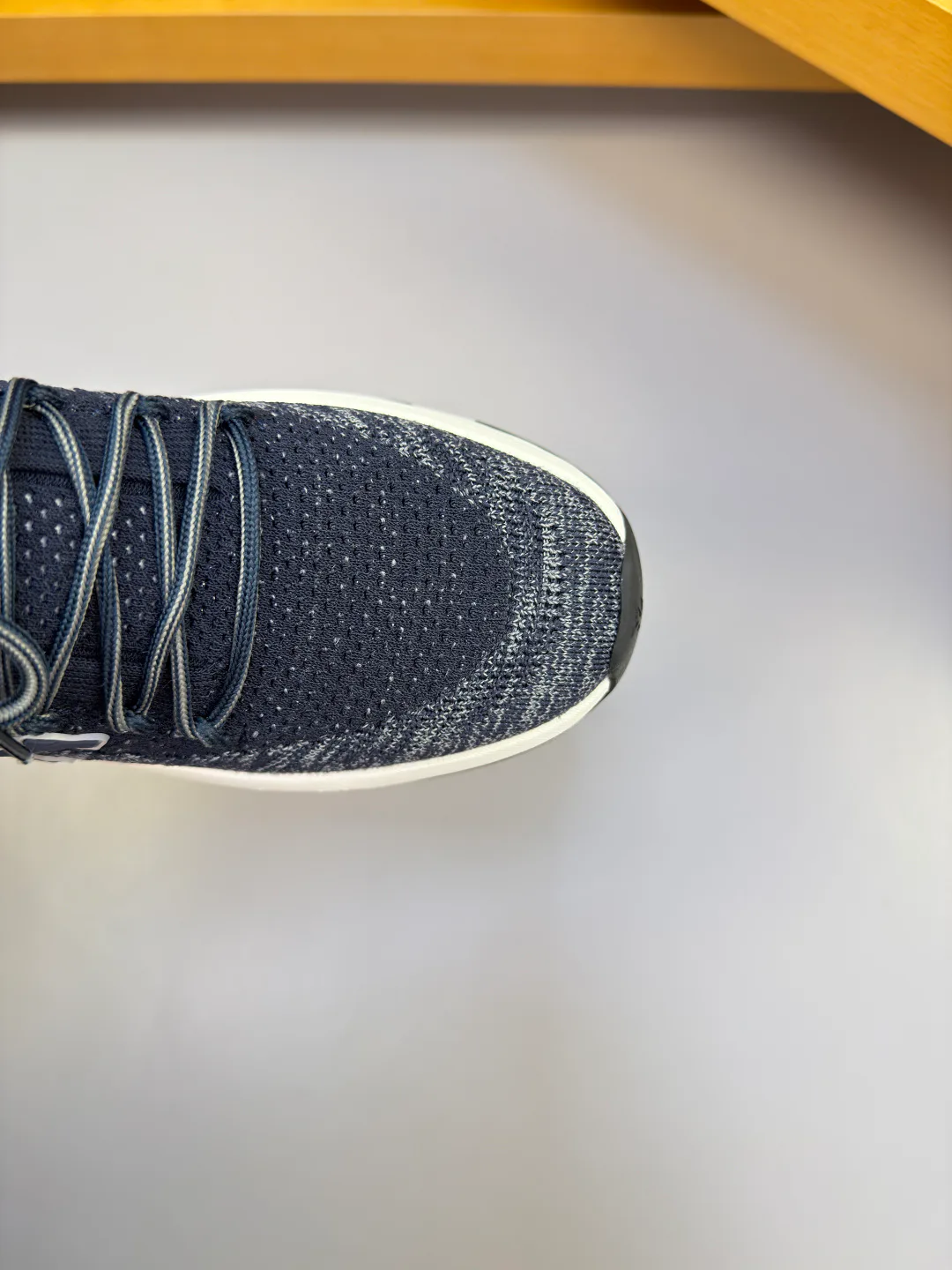 Men's Sneakers LOUIS VUITTON 18142544