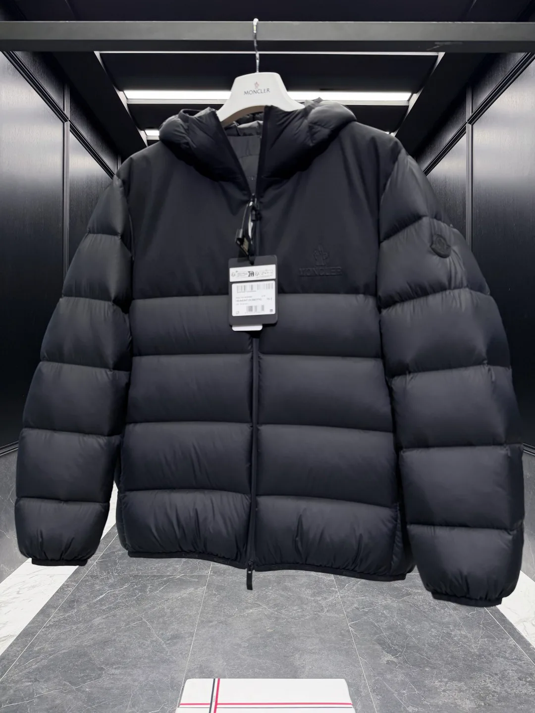 Men's Jackets And Down Jackets MONCLER 18007697