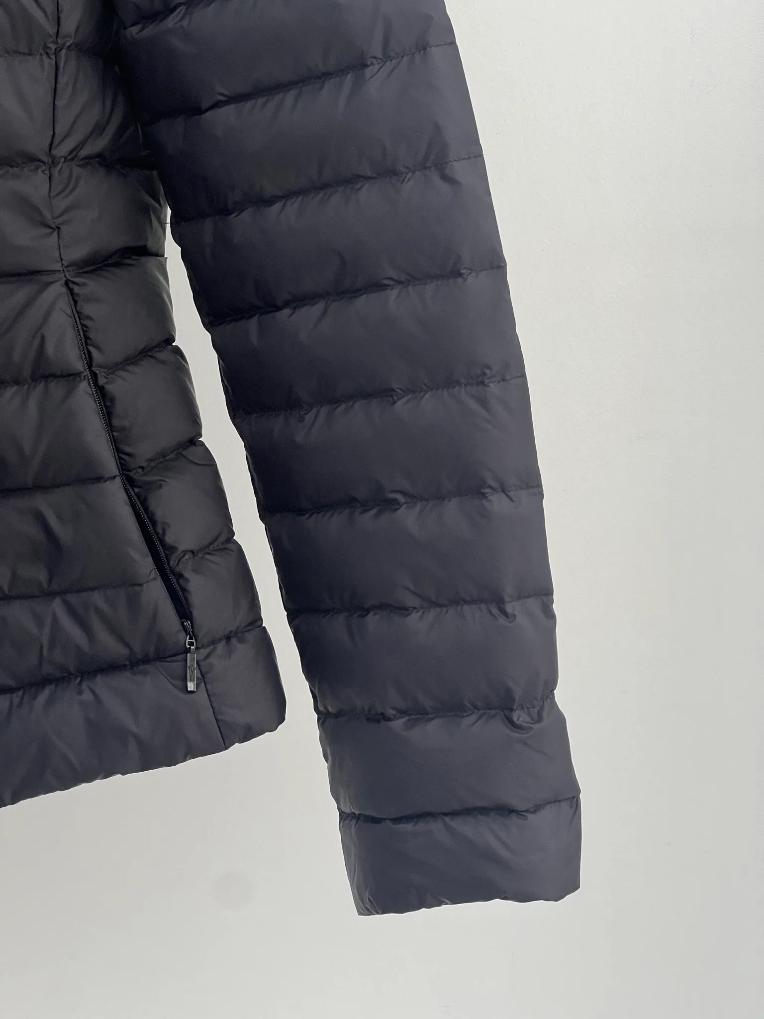 Women's Jackets And Down Jackets MONCLER 18416160