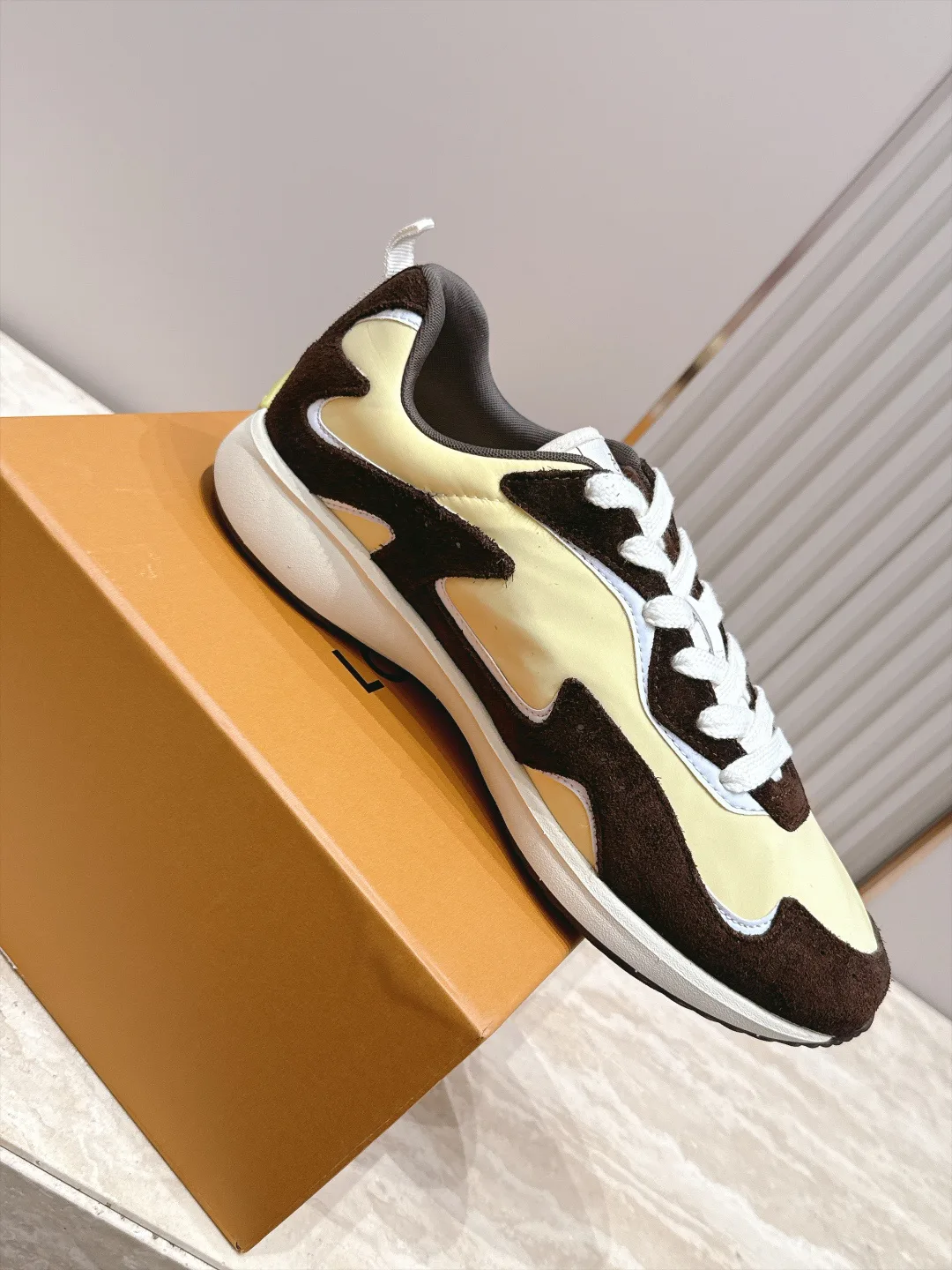 Men's Sneakers LOUIS VUITTON 17946643