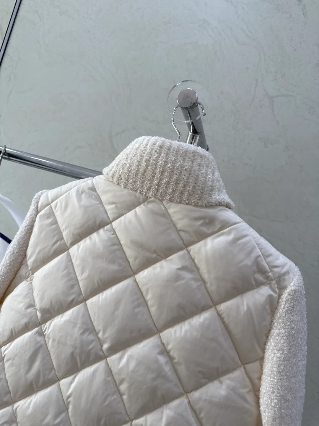 Women's Jackets And Down Jackets MONCLER 18539124