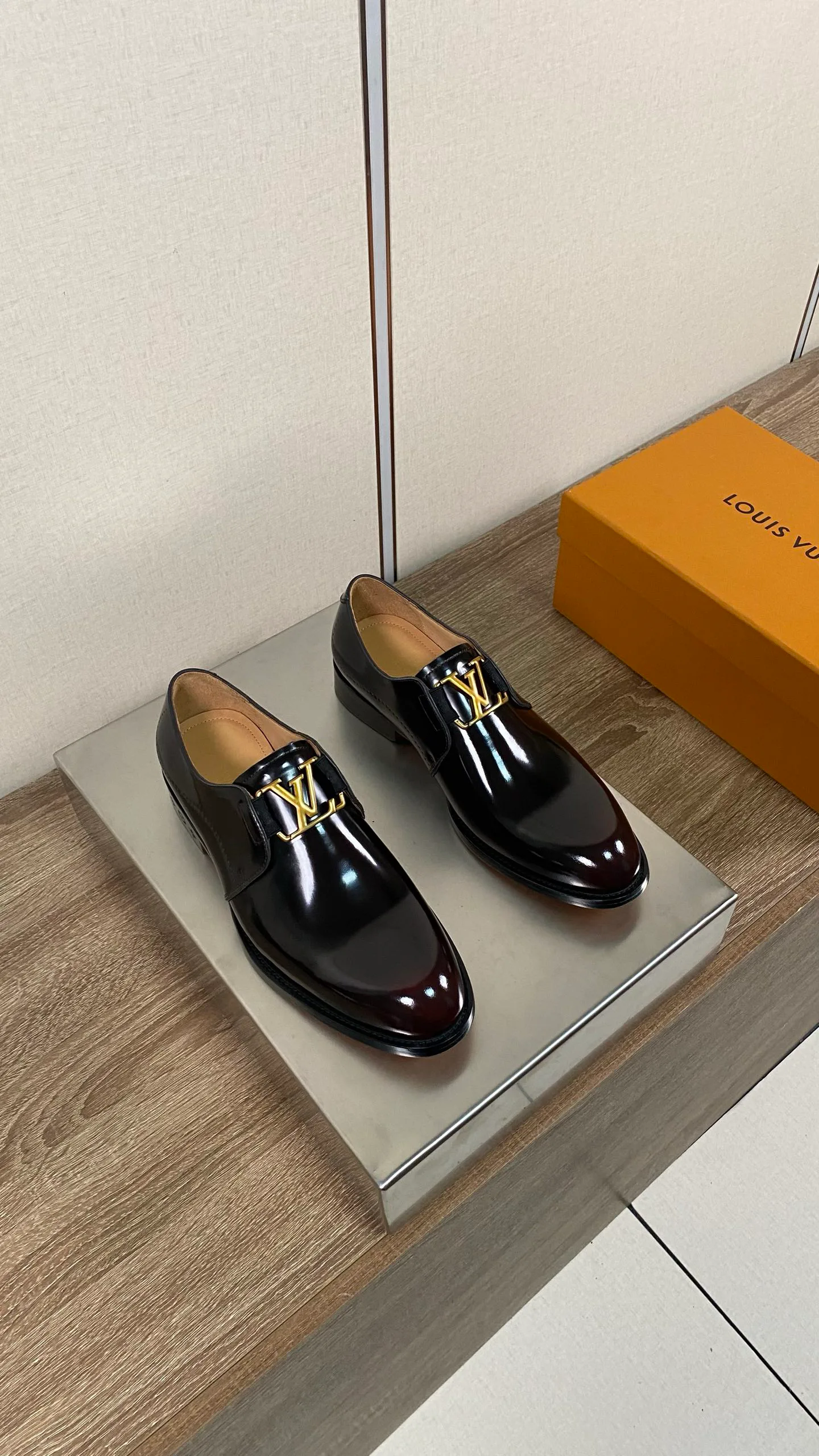 Men's Loafers And Dress Shoes LOUIS VUITTON 18078686