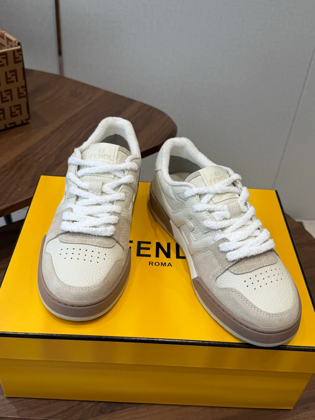 Women's Sneakers FENDI 17908427
