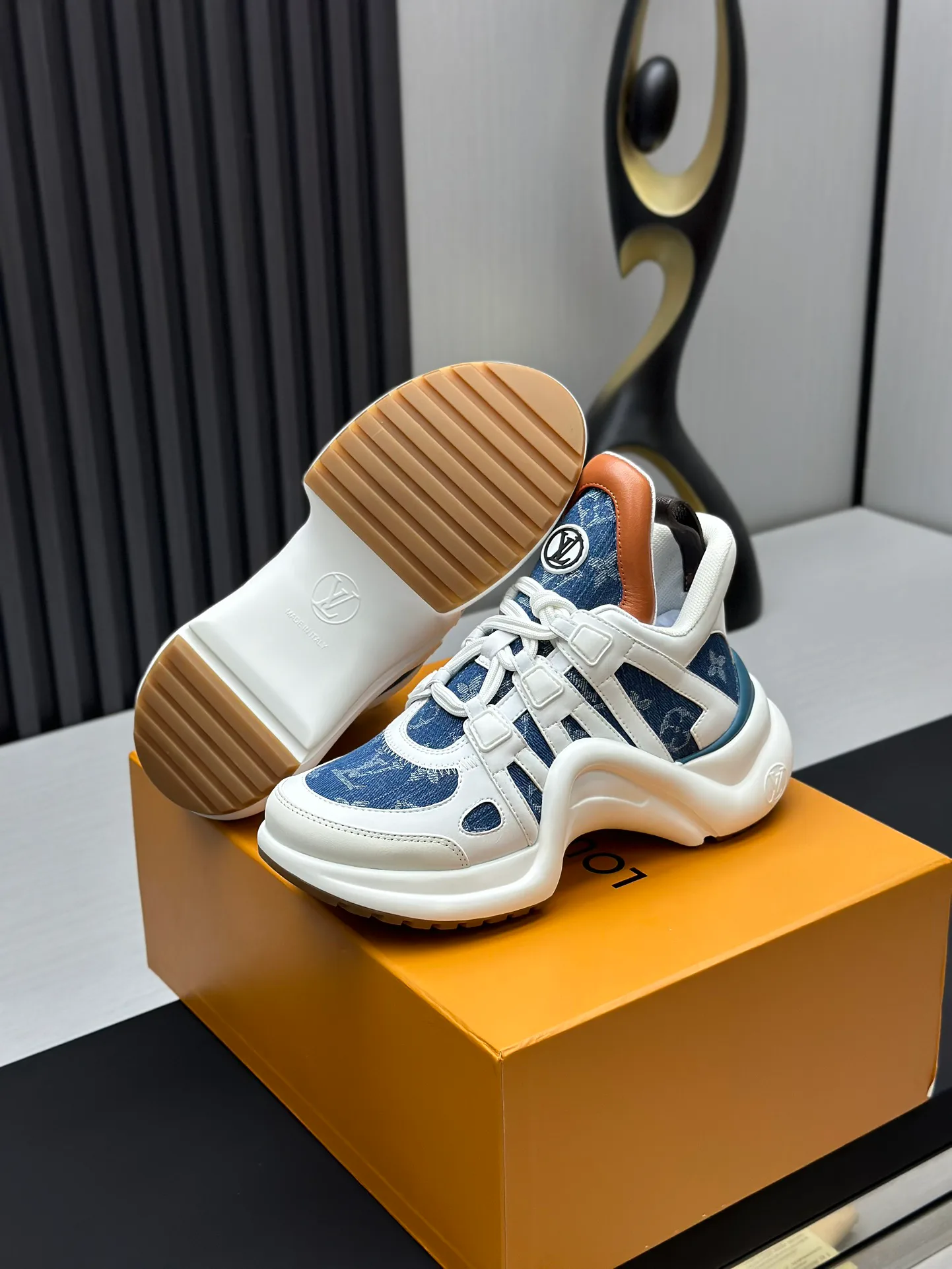 Women's Sneakers LOUIS VUITTON 18212002