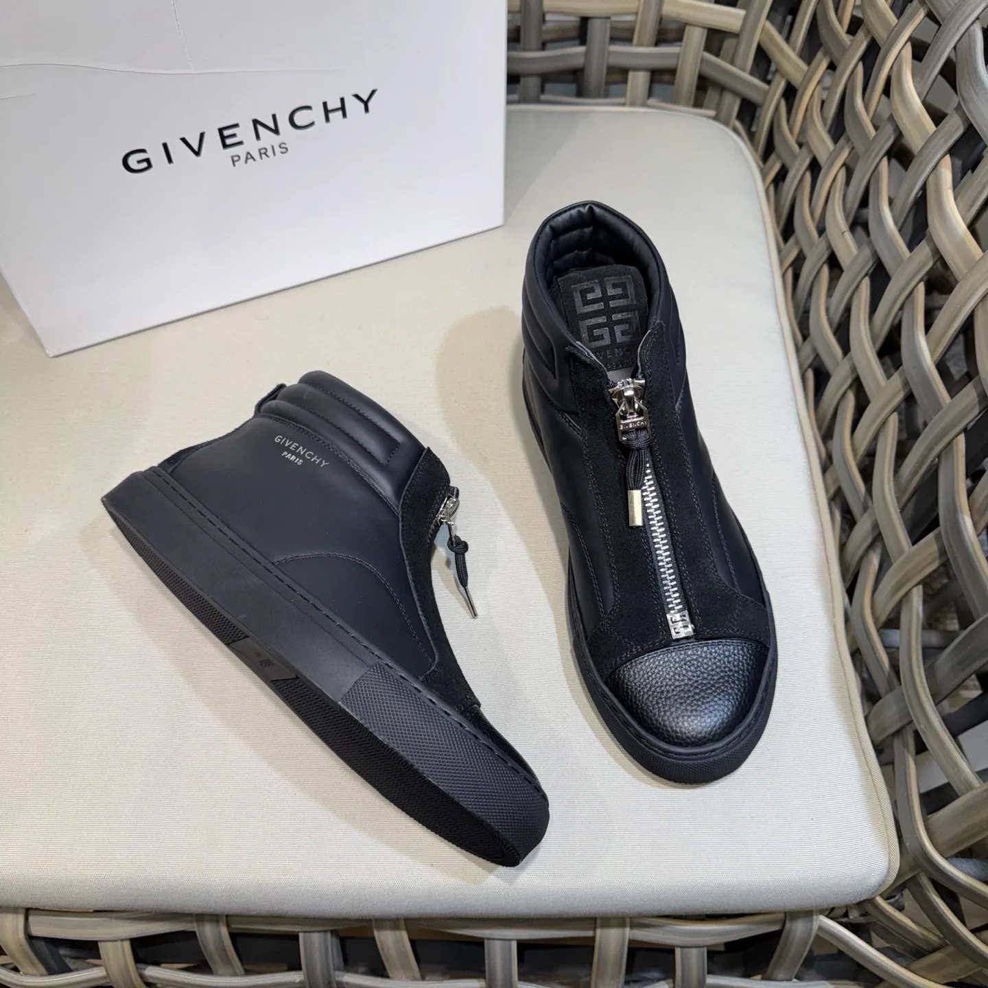 Men's Sneakers GIVENCHY 18267091