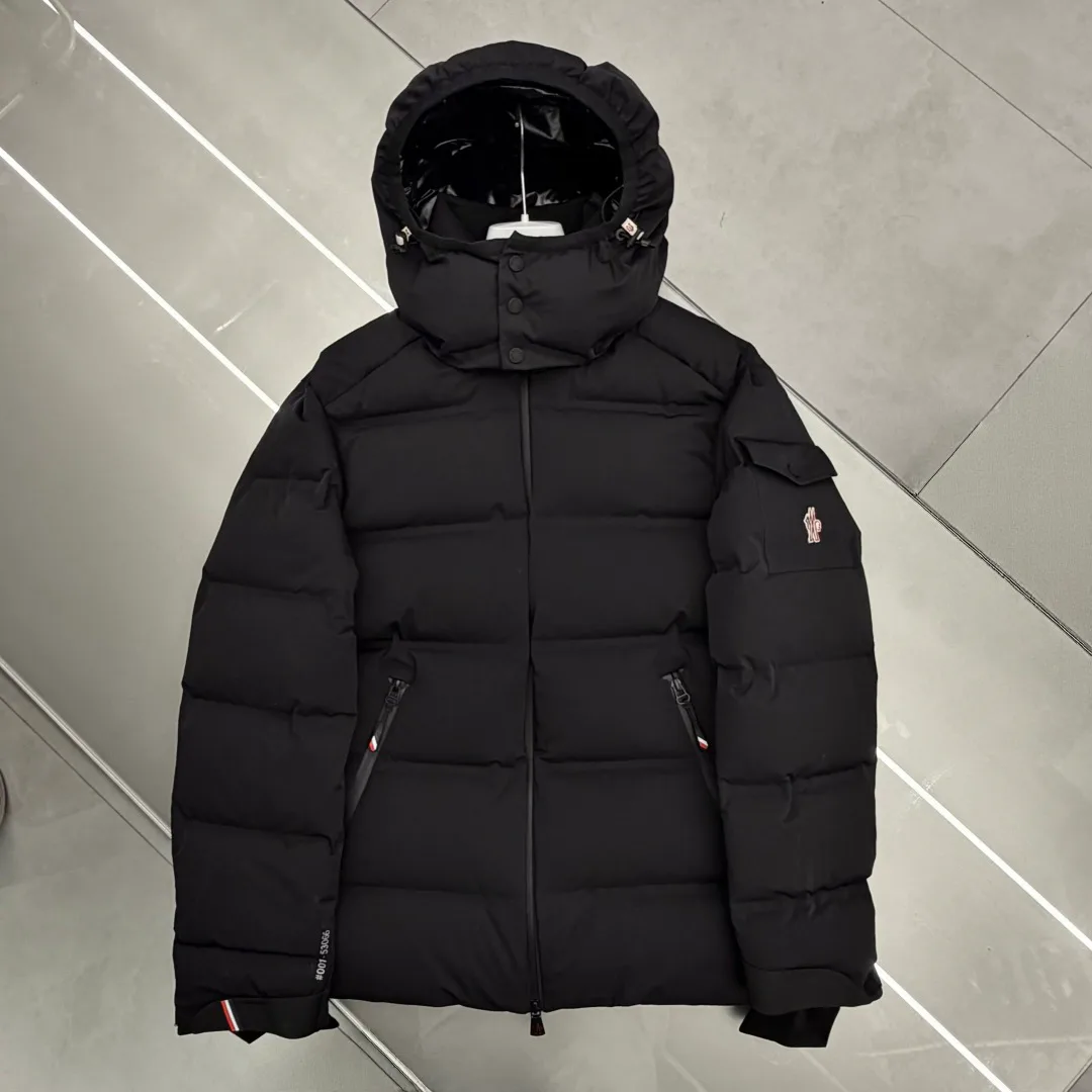 Women's Jackets And Down Jackets MONCLER 17418464
