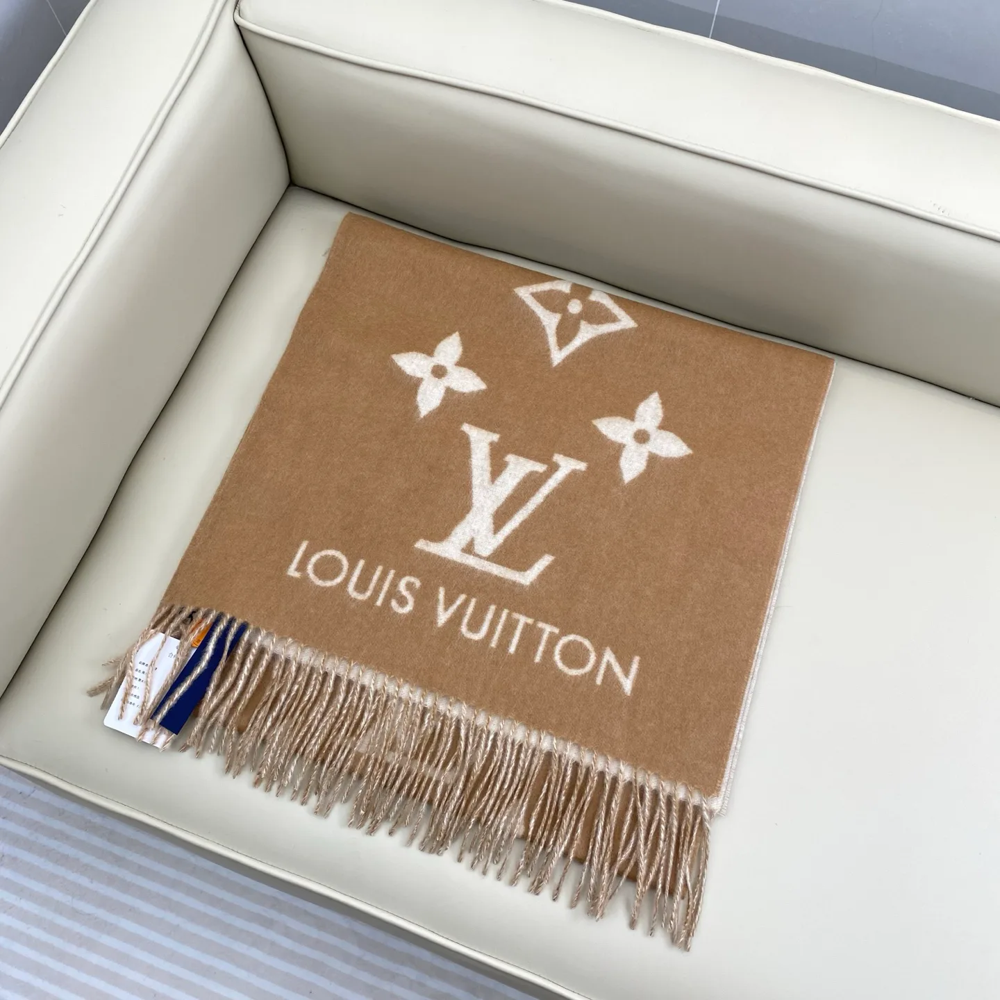 Scarves LOUIS VUITTON 18105570