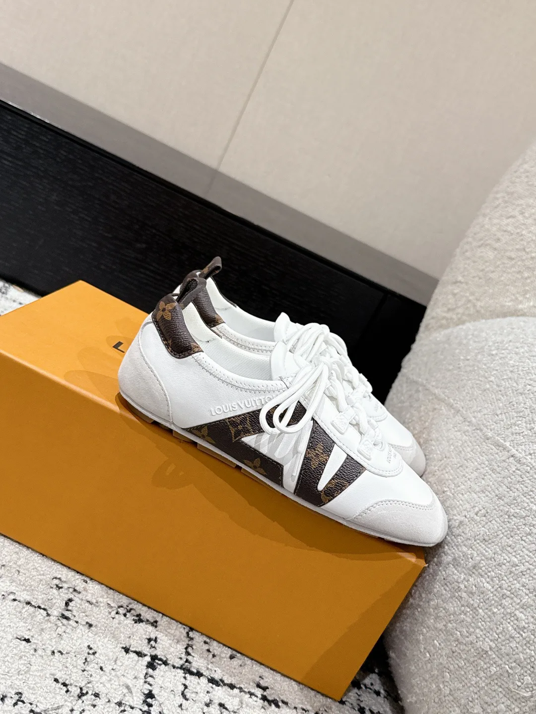 Women's Sneakers LOUIS VUITTON 18409750