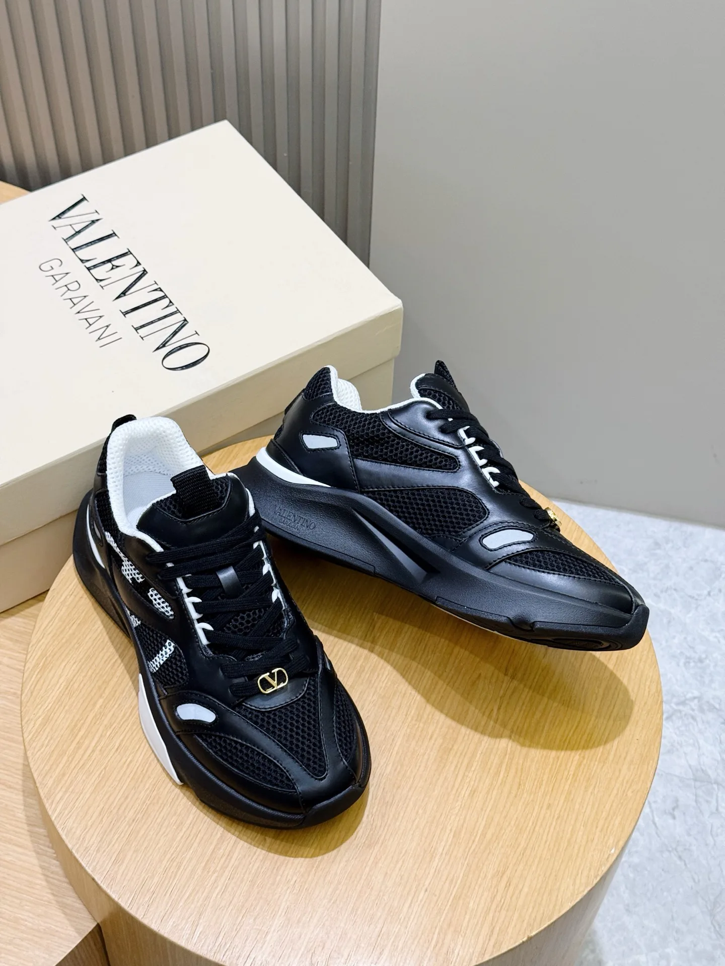 Men's Sneakers VALENTINO 18101552