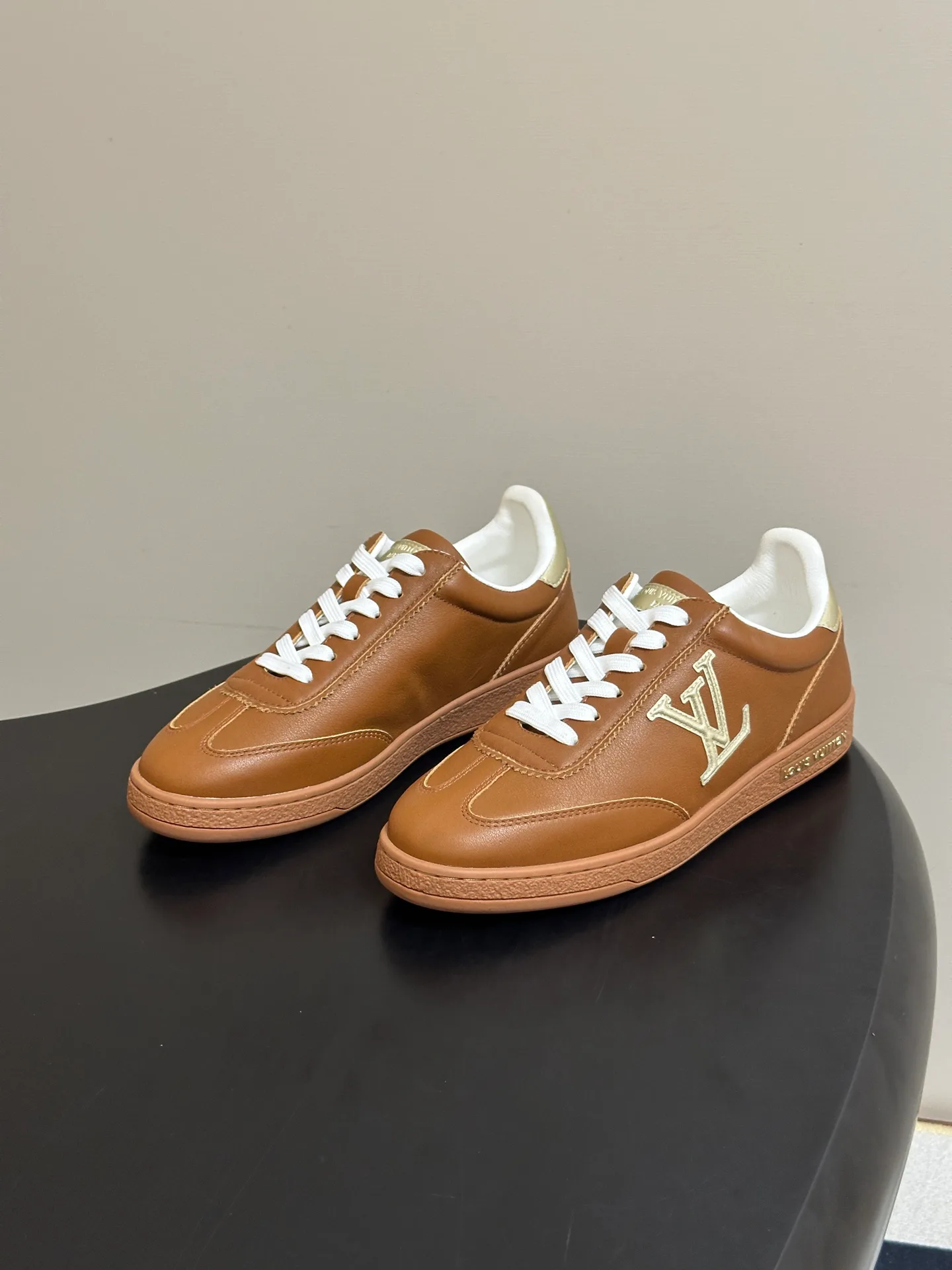 Women's Sneakers LOUIS VUITTON 18340952