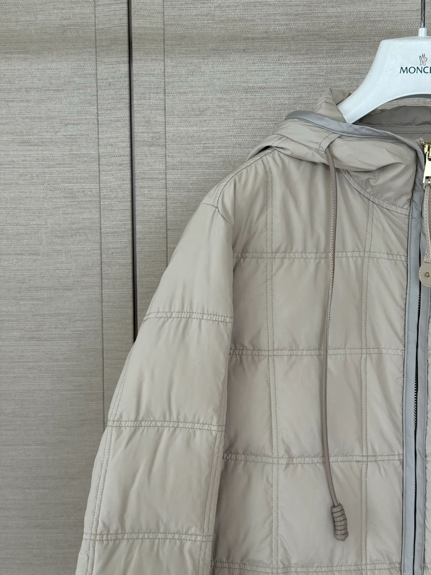 Women's Jackets And Down Jackets MONCLER 18491946