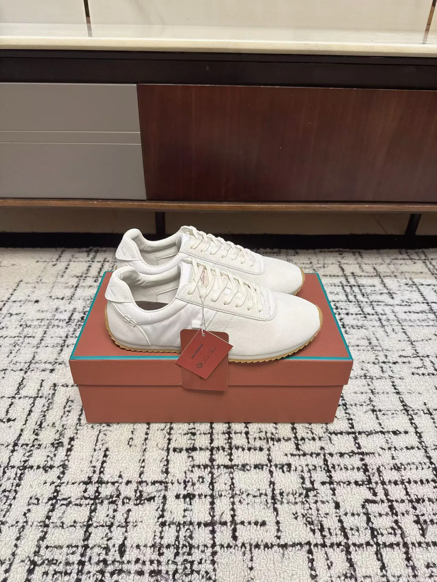 Women's Sneakers LORO PIANA 17335018