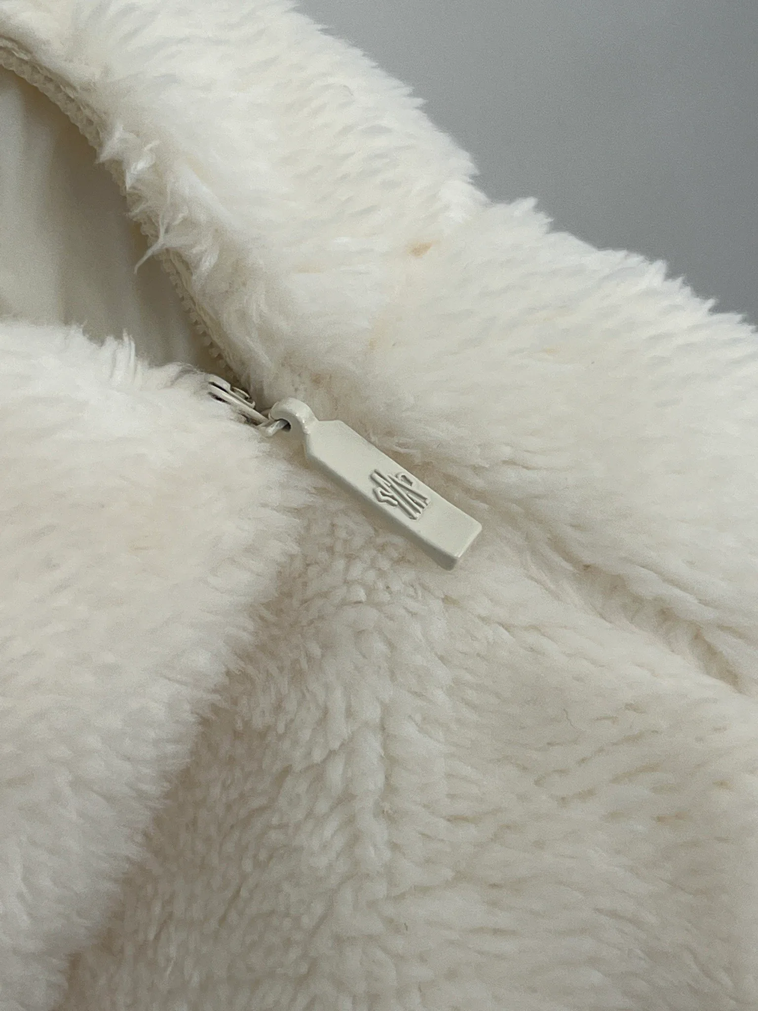 Women's Jackets And Down Jackets MONCLER 18416236