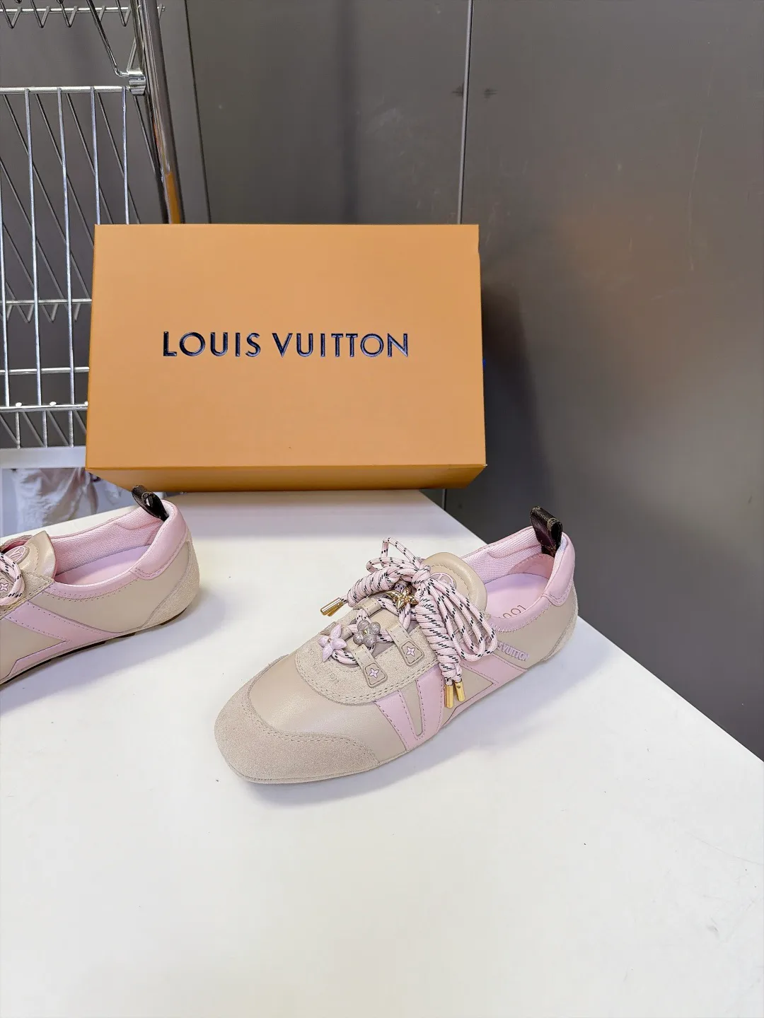 Women's Sneakers LOUIS VUITTON 18005459