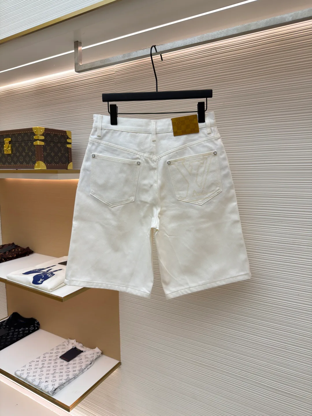 Men's Shorts LOUIS VUITTON 18154063