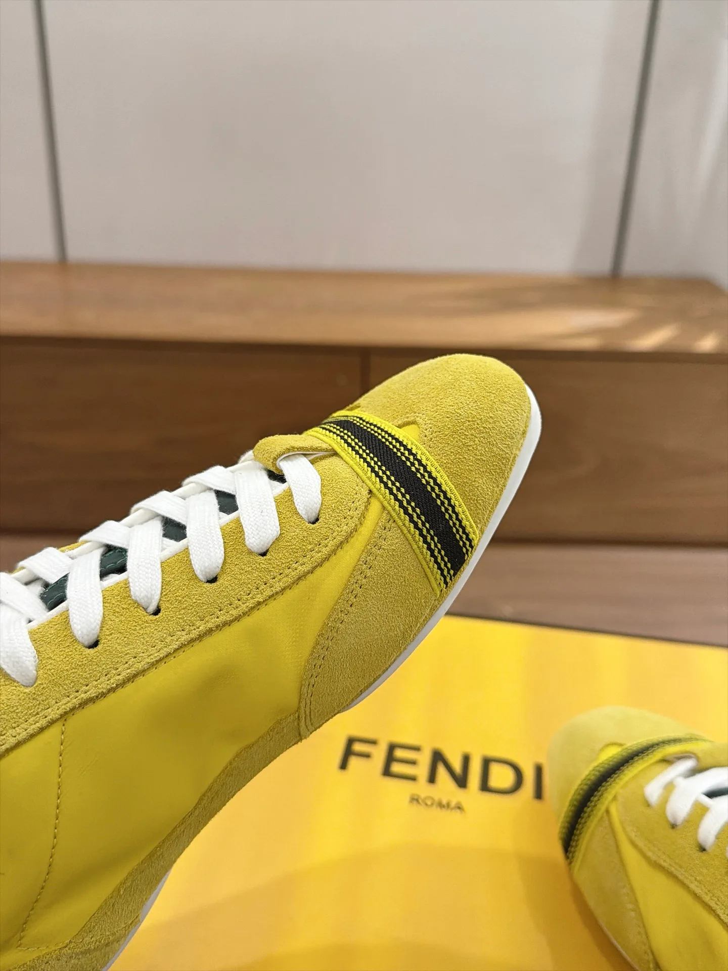Women's Sneakers FENDI 18373647