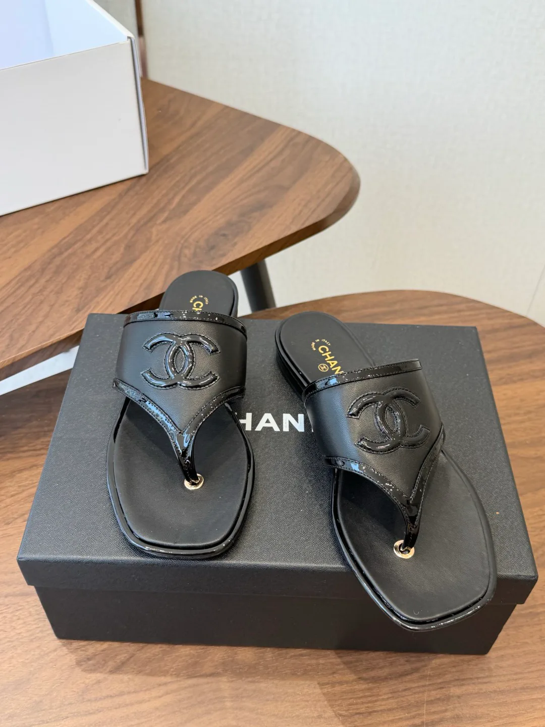 Women's Flip-Flops CHANEL 17829797