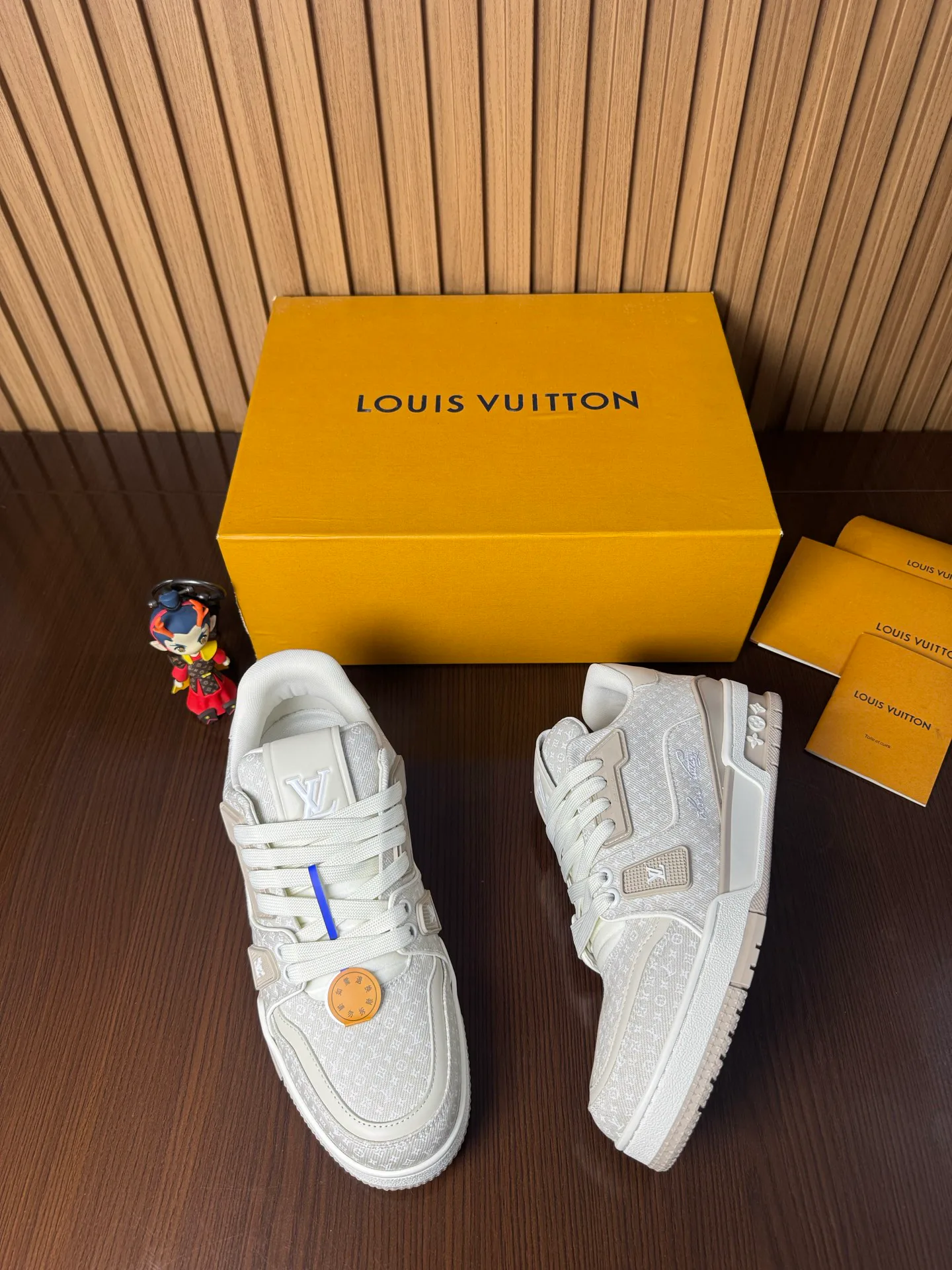 Women's Sneakers LOUIS VUITTON 18467452