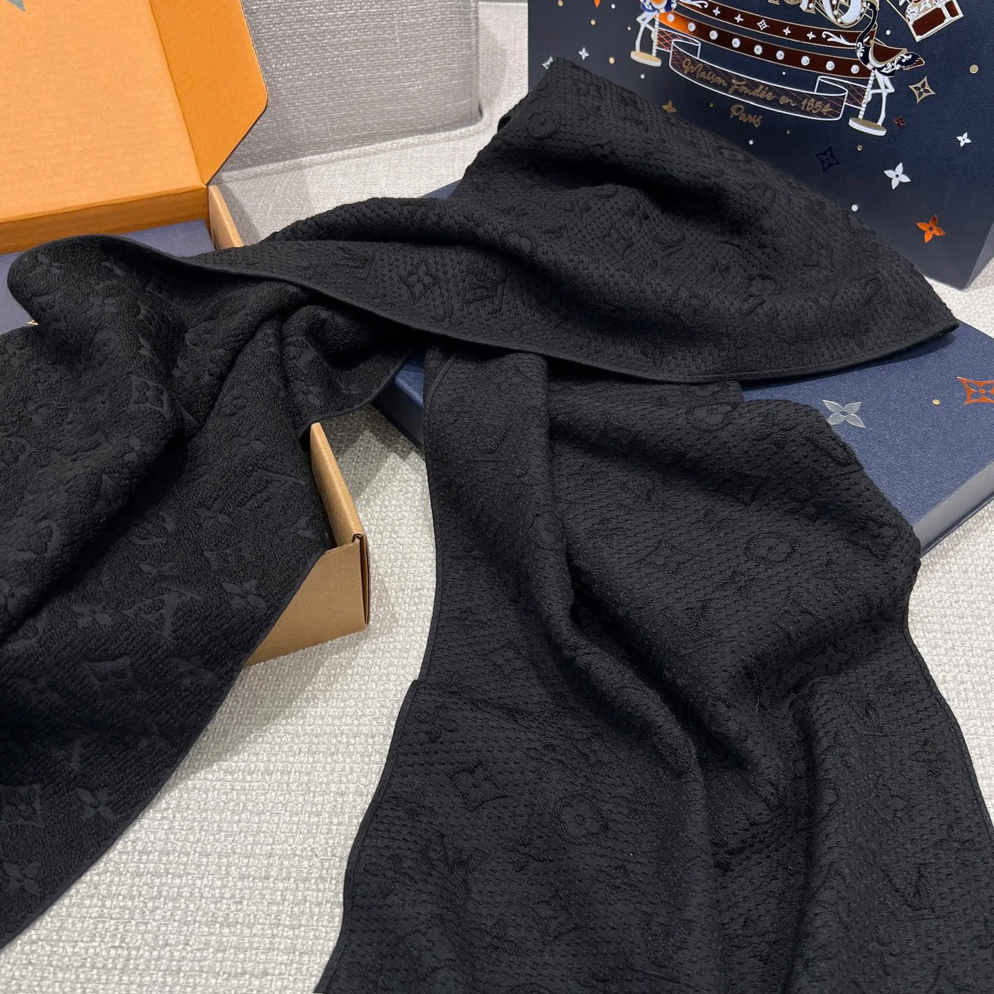 Scarves LOUIS VUITTON 17945580