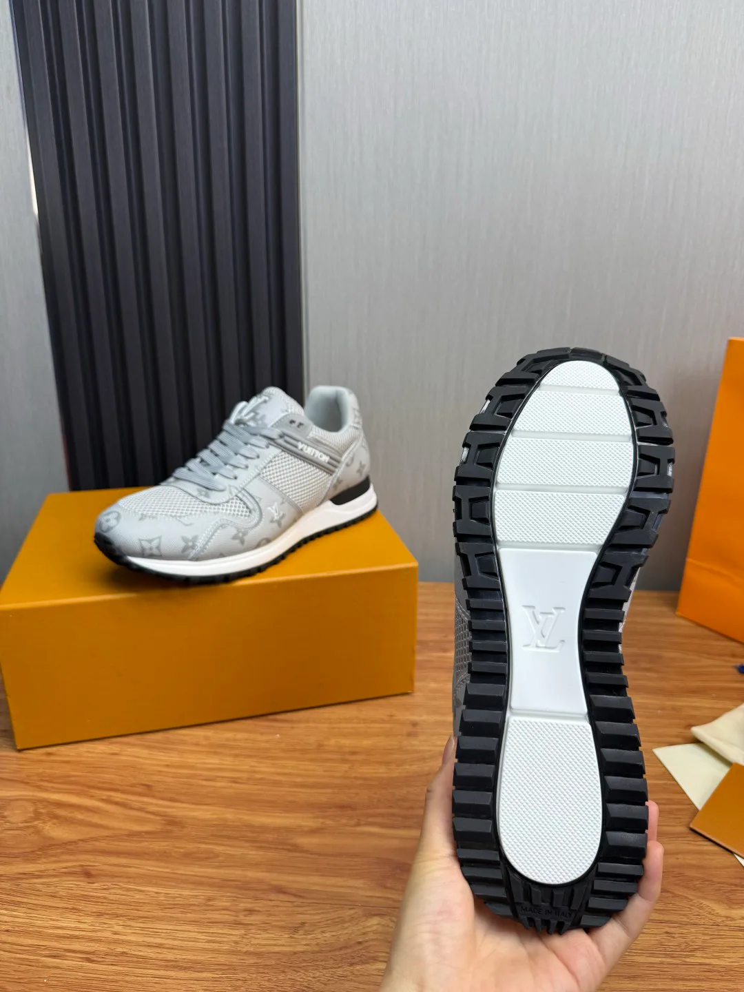 Men's Sneakers LOUIS VUITTON 17429937