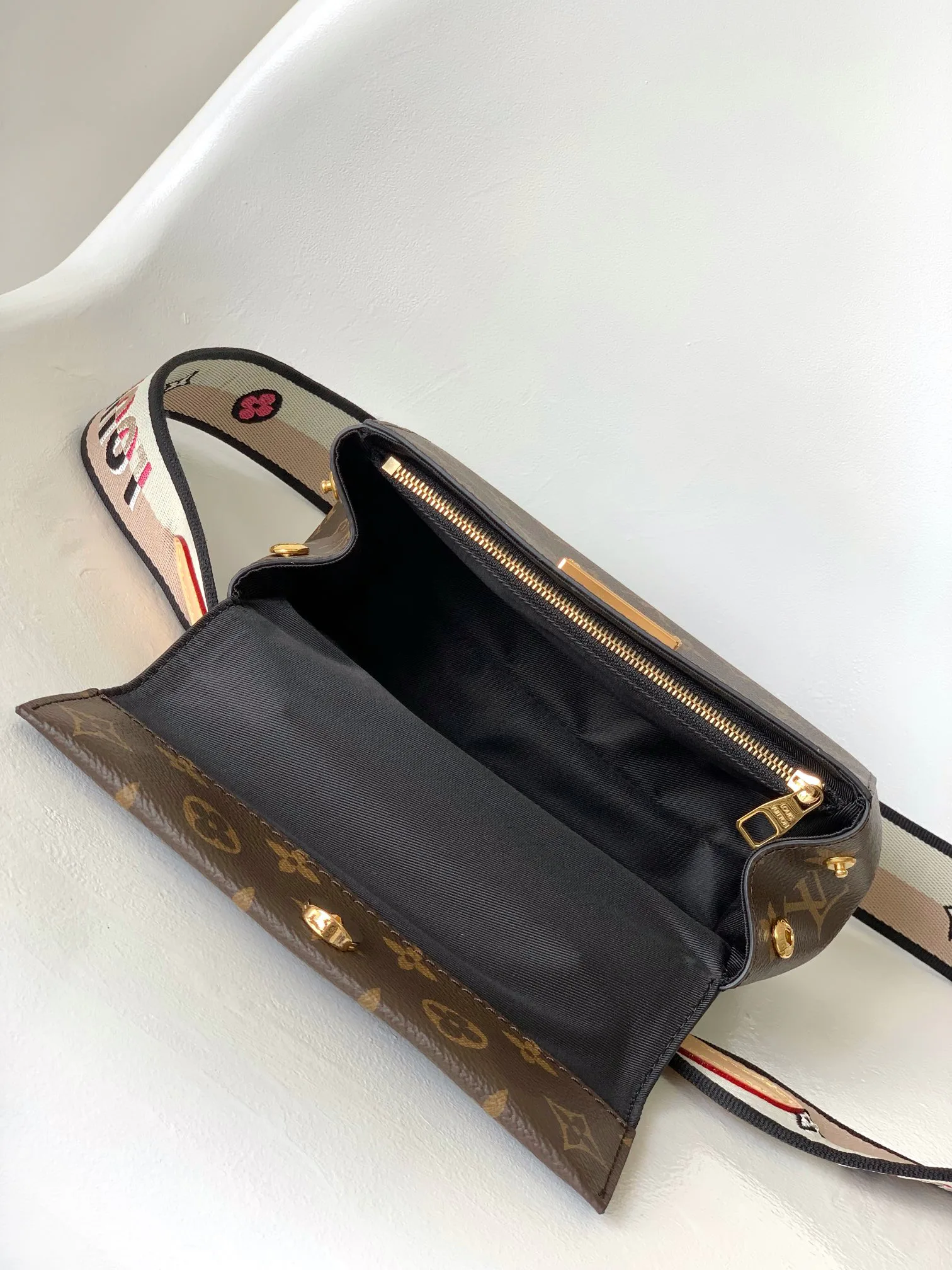 Women's Classic Handbags LOUIS VUITTON 17699142