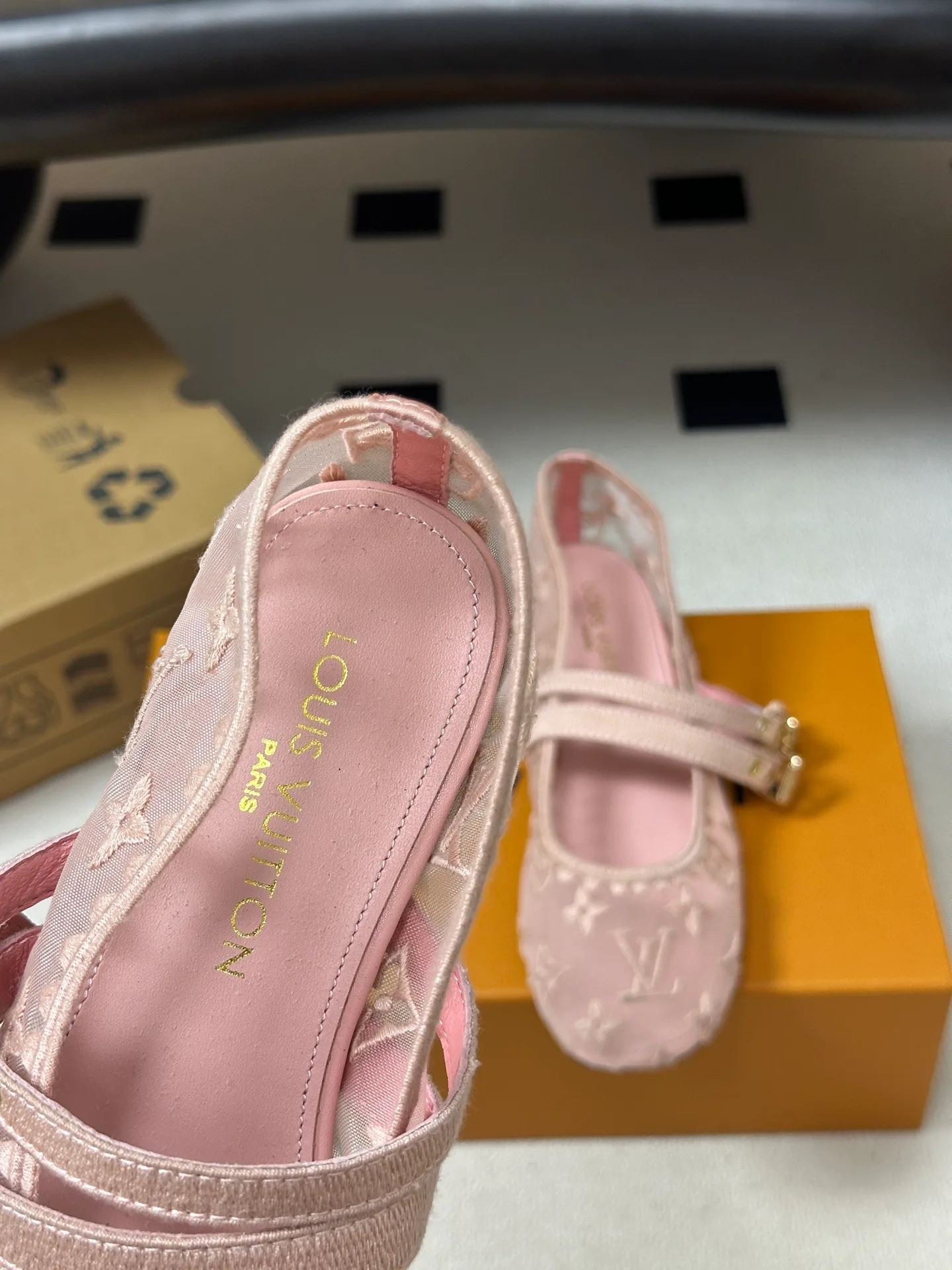 Women's Ballet Flats LOUIS VUITTON 18340938