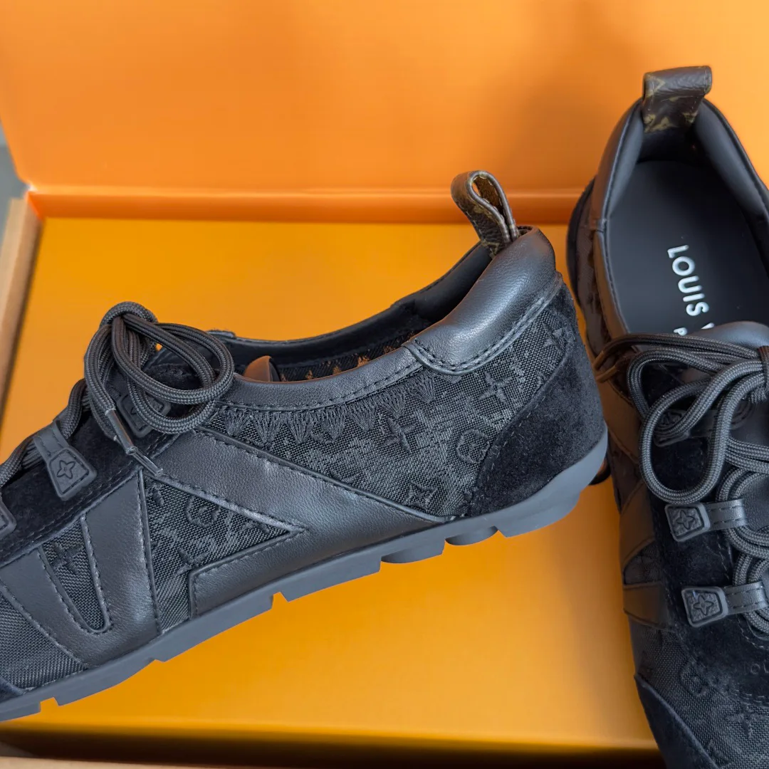 Women's Sneakers LOUIS VUITTON 18083474