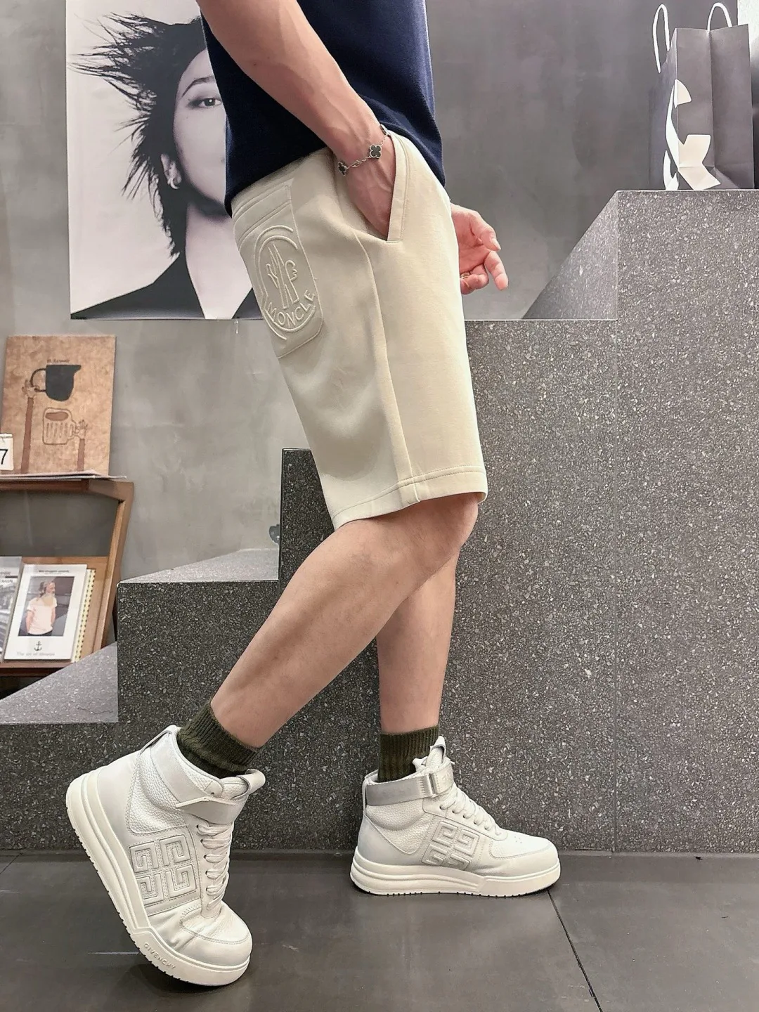 Men's Shorts MONCLER 17468341