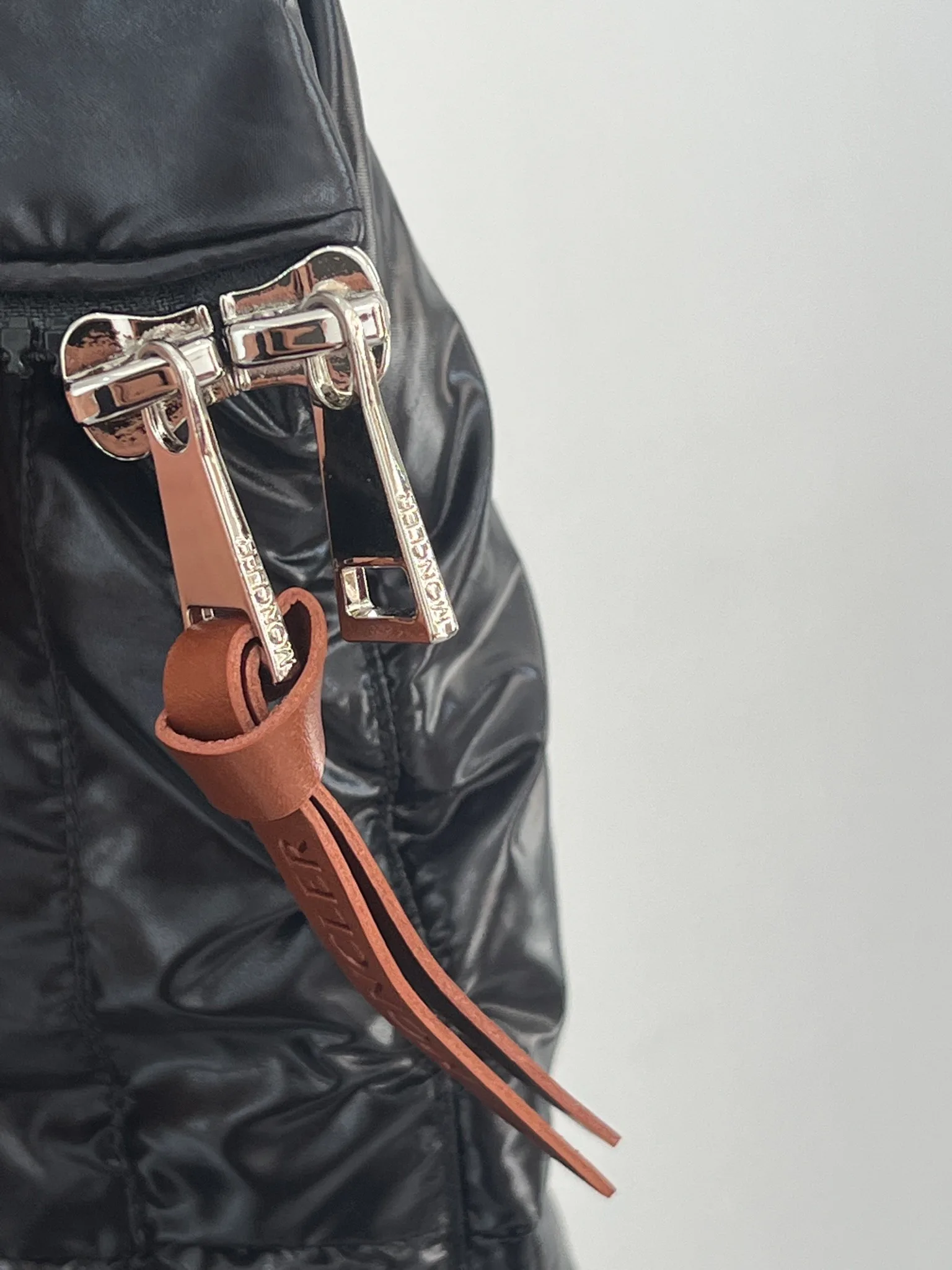 Women's Jackets And Down Jackets MONCLER 18415617