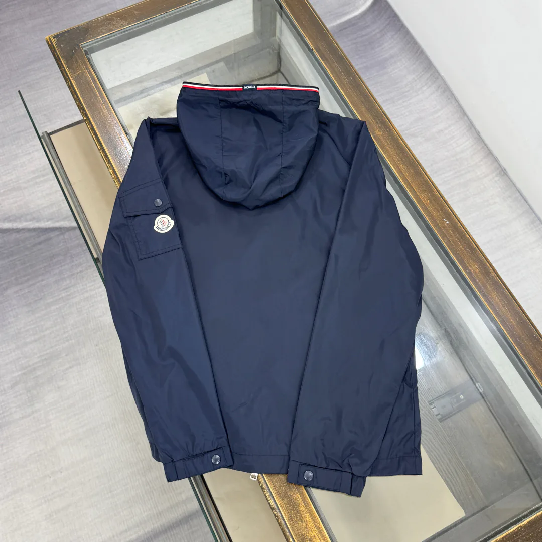 Women's Jackets And Down Jackets MONCLER 18002265