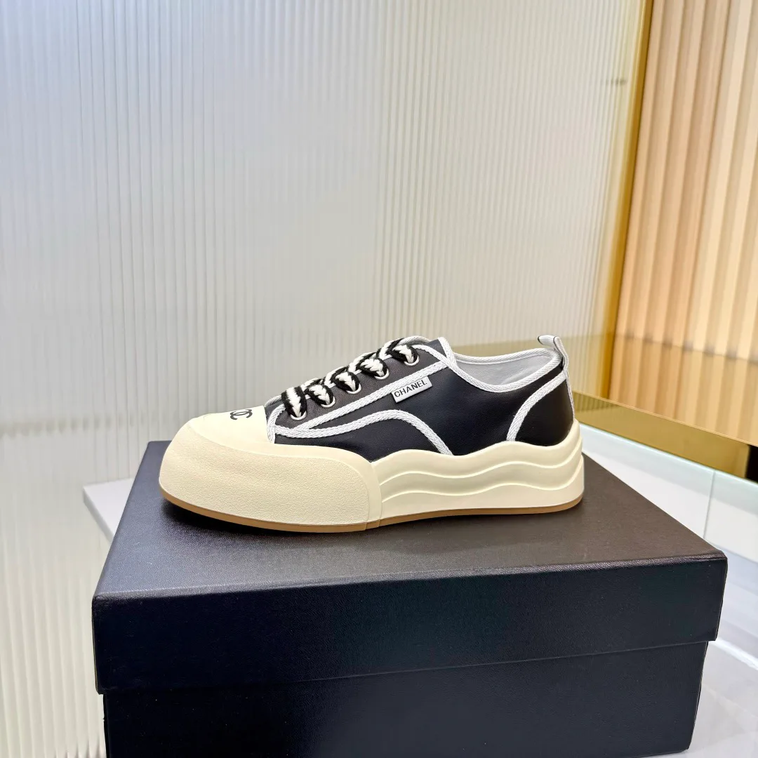 Women's Sneakers CHANEL 18366982