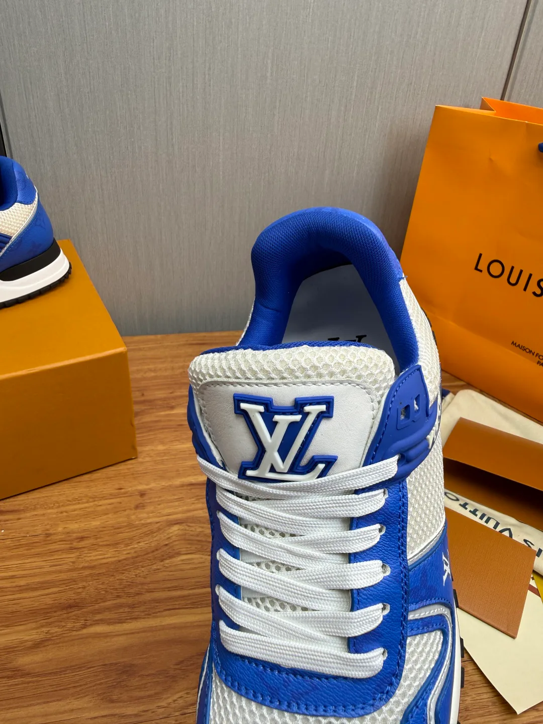 Men's Sneakers LOUIS VUITTON 17429936