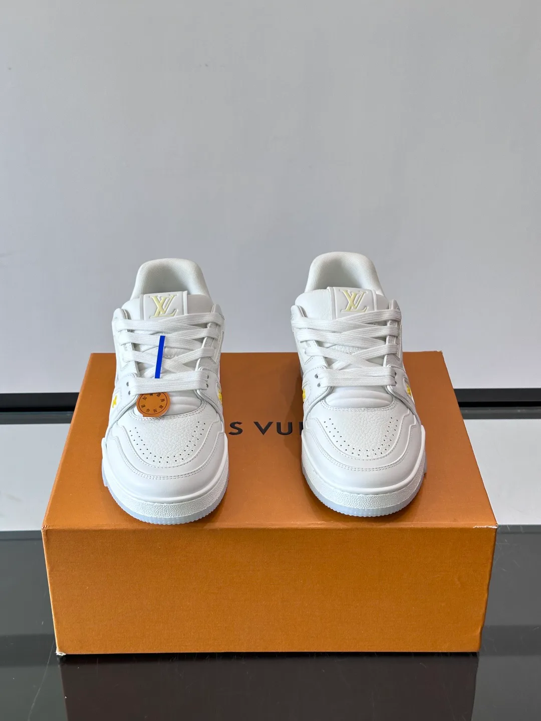 Women's Sneakers LOUIS VUITTON 17588568