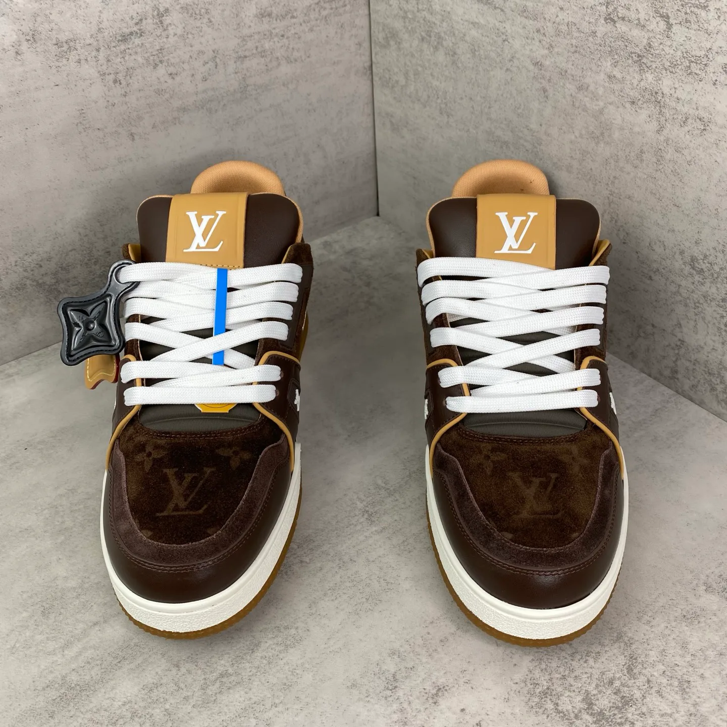 Women's Sneakers LOUIS VUITTON 18535716