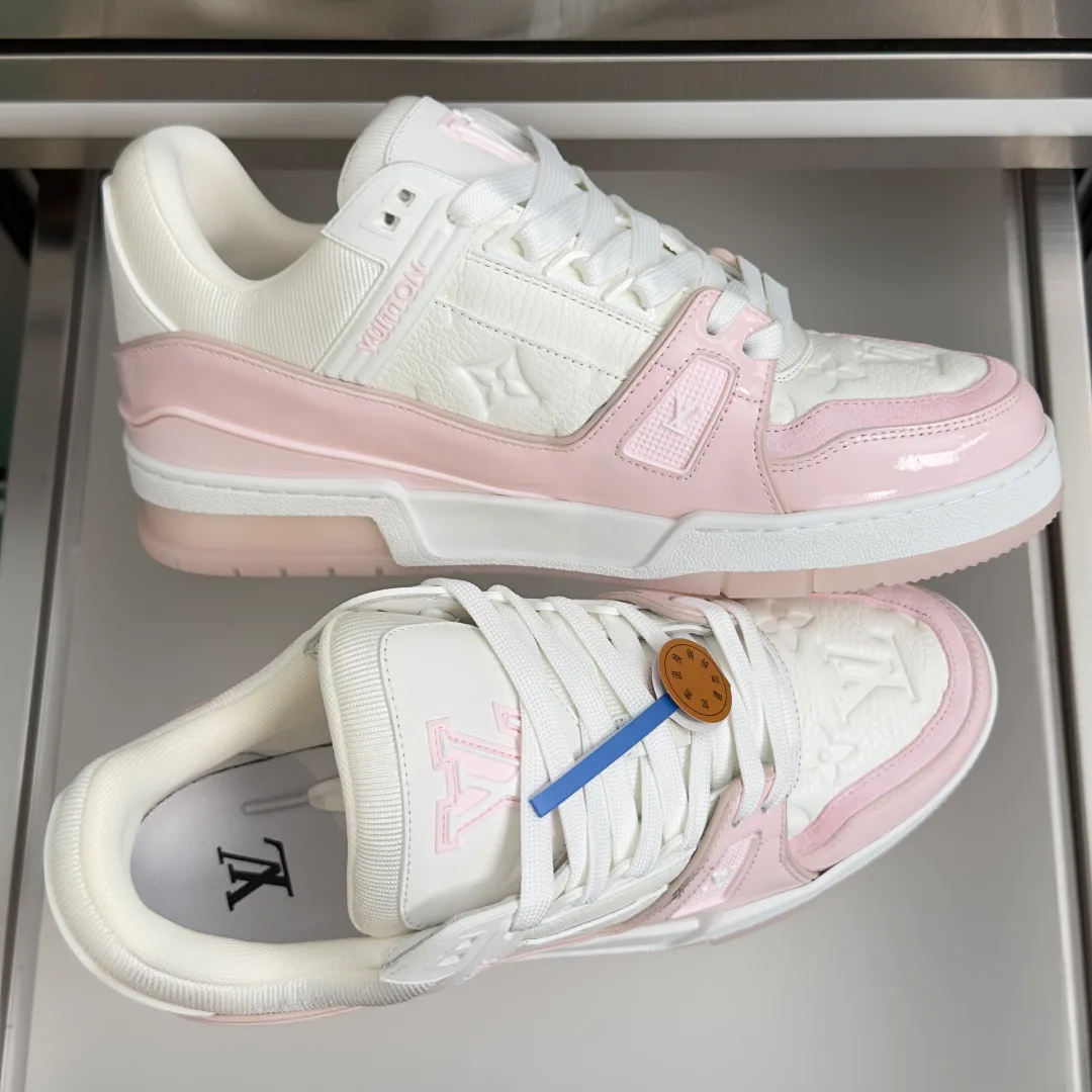 Women's Sneakers LOUIS VUITTON 17483692